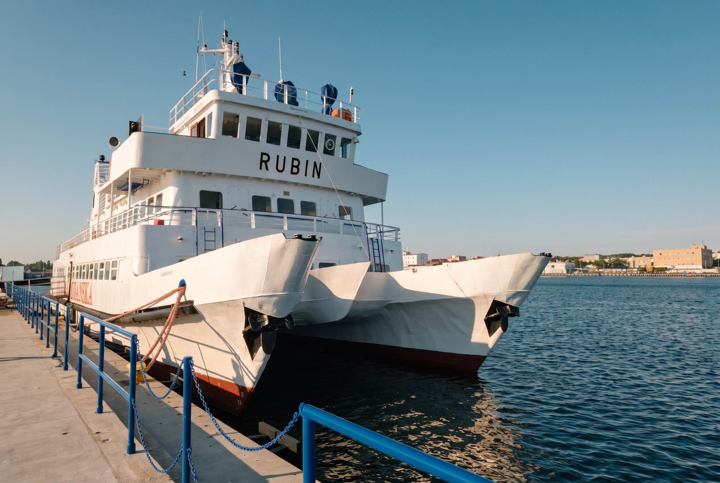 Gdynia, Polen: 19 tips til ting å se, priser og strender 20 Utfluktsbåt ved havnepromenaden i Gdynia