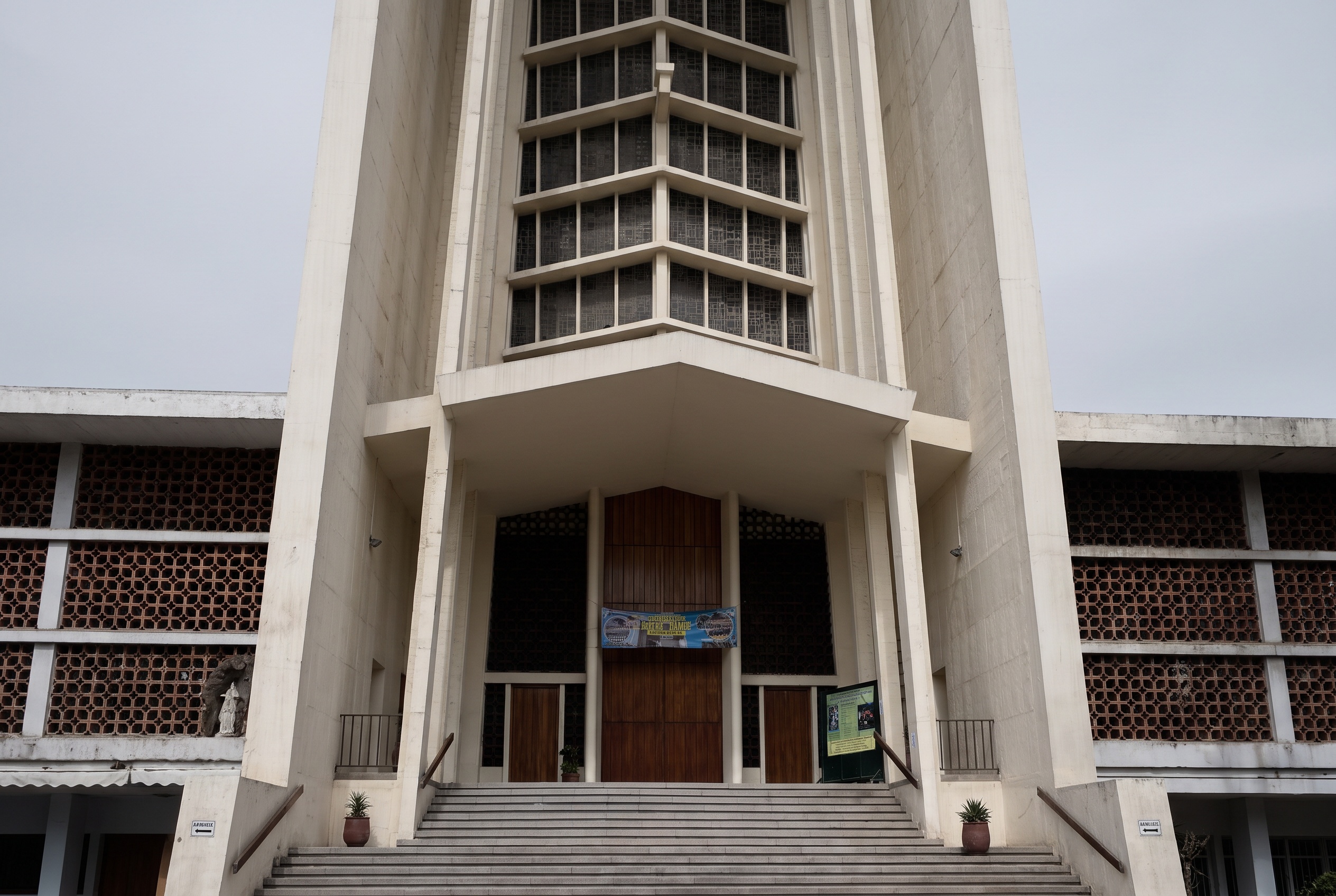 Casablanca, Marokko: 22 Tipps, was du 2026 sehen und unternehmen kannst 10 Église Notre-Dame de Lourdes