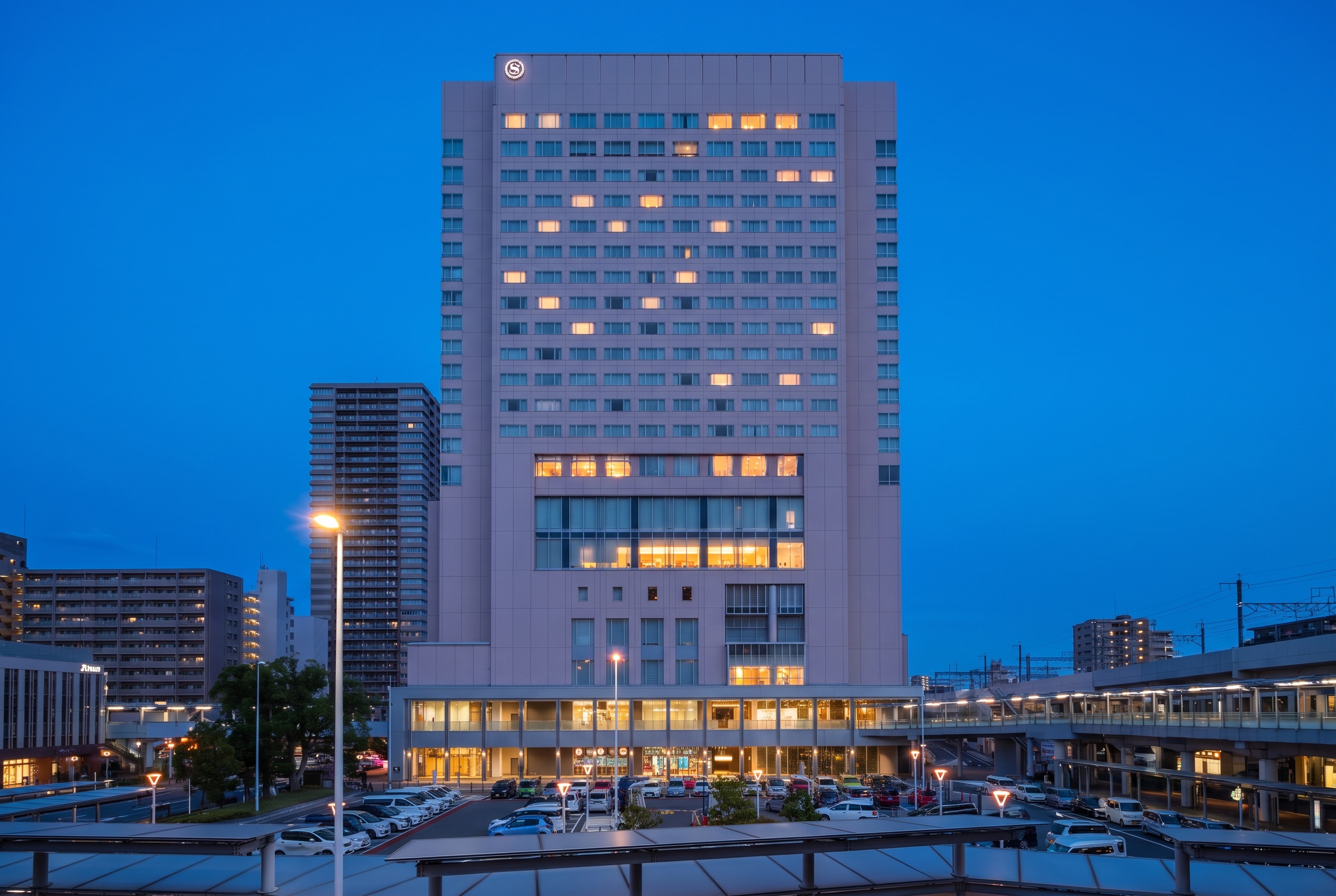 Dónde Alojarse en Hiroshima: 18 Hoteles y Zonas en 2026 16 Hotel Sheraton Grand Hiroshima Hotel