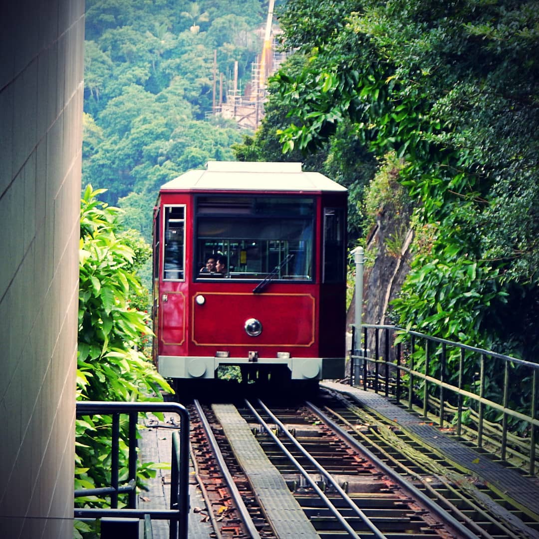Jízda historickou lanovkou Peak Tram