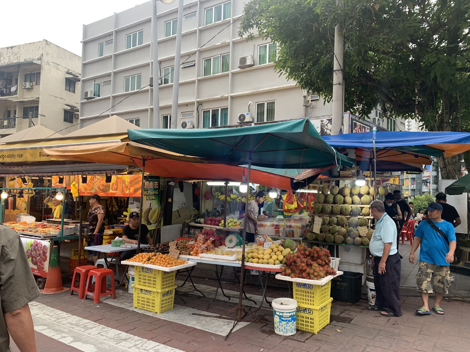 Kuala Lumpur, Malaysia: 18 Tips for What to See and Do in 2026 15 Where to eat: Jalan Alor Food Street