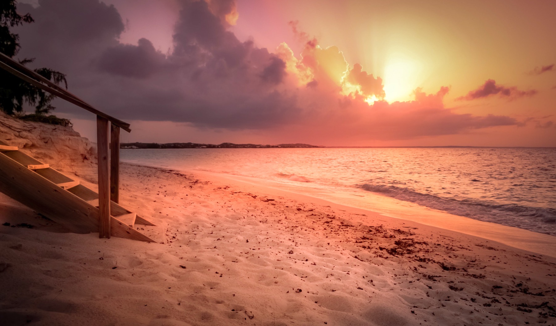 All-inclusive a Punta Cana e nei Caraibi: 27 resort per tipo di vacanza nel 2026 3 Tramonto sulla spiaggia di Grace Bay a Turks e Caicos