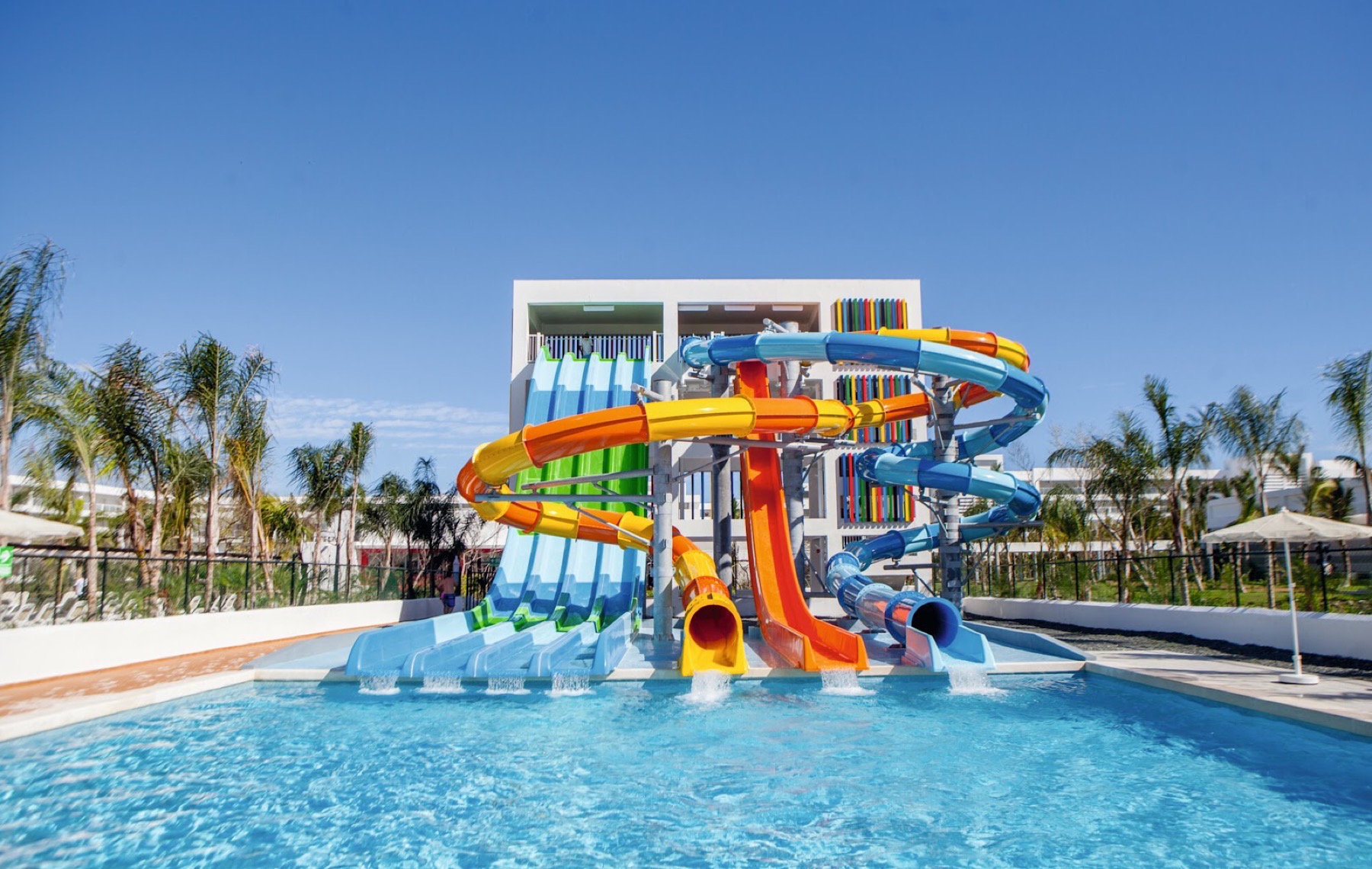 All-inclusive a Punta Cana e nei Caraibi: 27 resort per tipo di vacanza nel 2026 12 Resort Riu Republica sulla spiaggia di Arena Gorda a Punta Cana