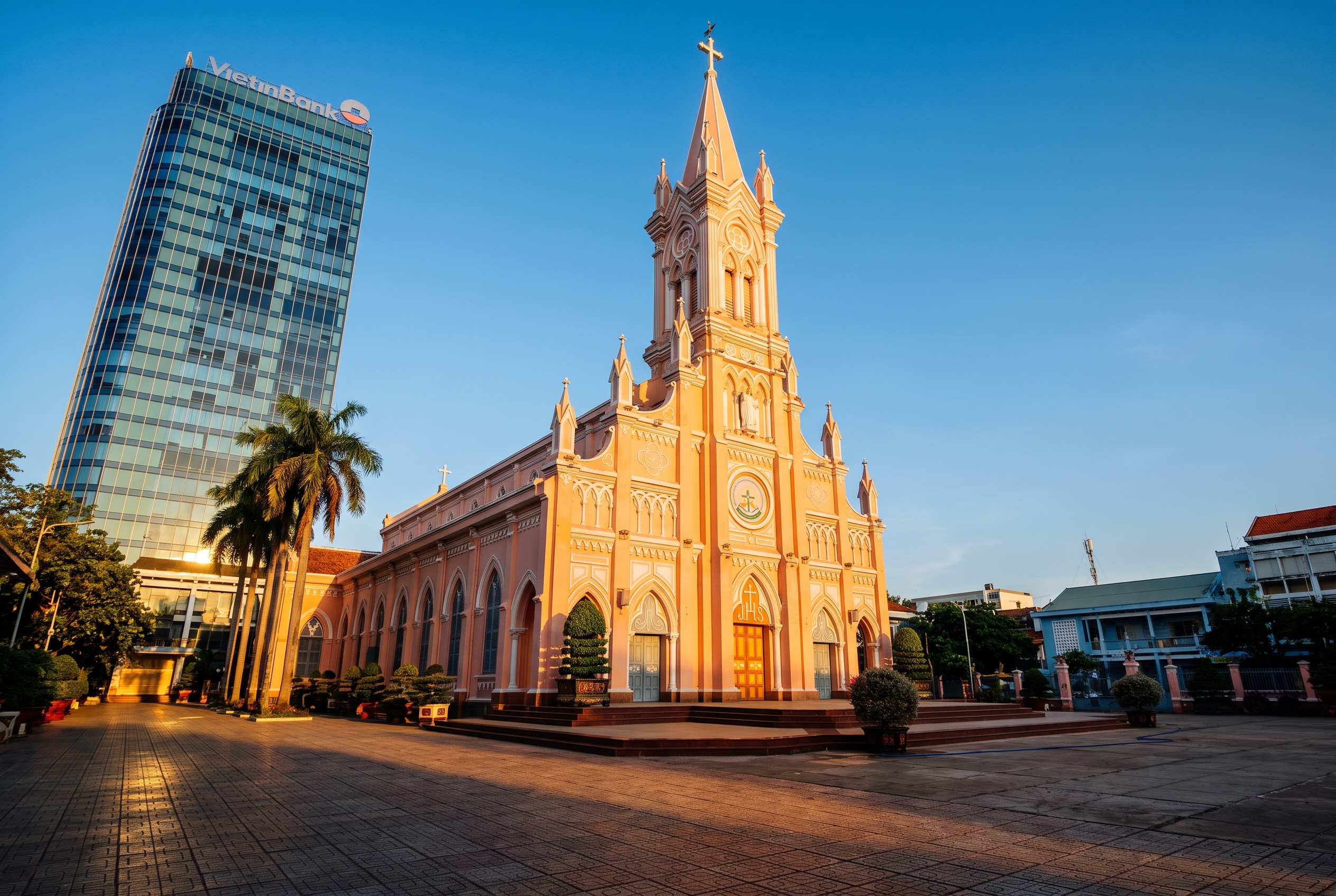 Da Nang, Vietnam: 22 consejos sobre qué ver y hacer en 2026 16 Catedral Con Ga, pagoda Phap Lam y templo Cao Dai