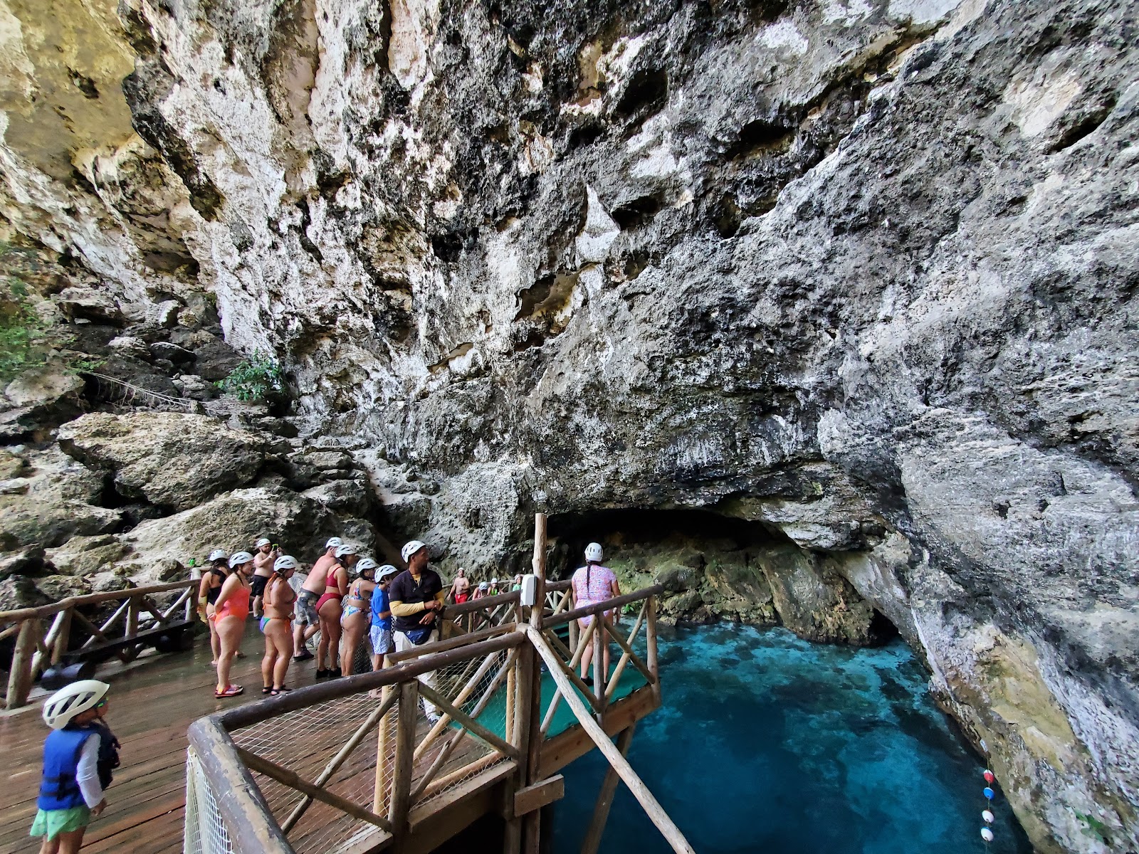 Punta Cana, Dominikai Köztársaság: 20 tipp, mit láss és csinálj 2026-ban 8 Fürdés a Hoyo Azul cenotéban