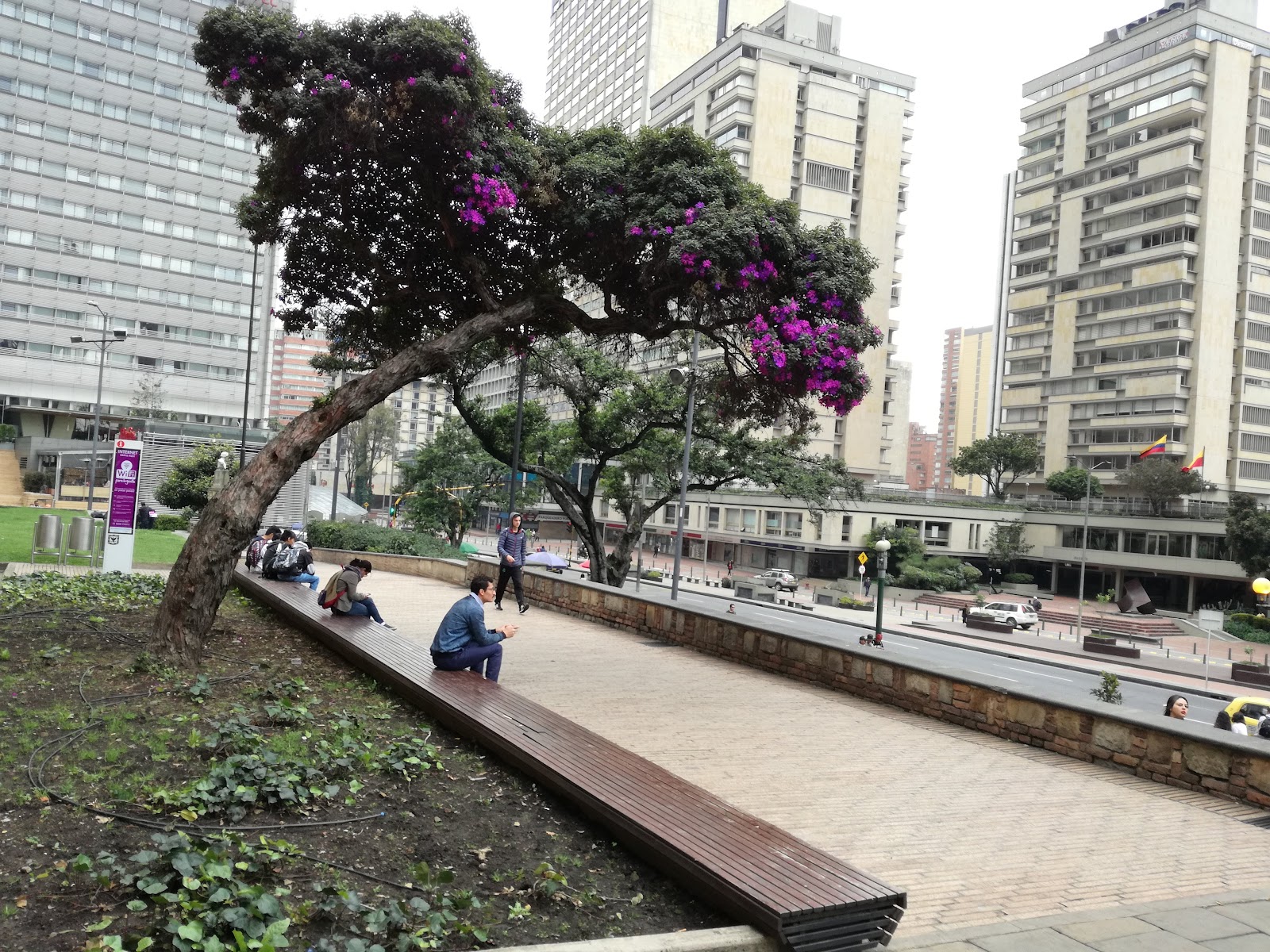 Bogotá Kolumbien: 22 Sehenswürdigkeiten & Tipps 2026 21 La Macarena, MAMBO und Torre Colpatria