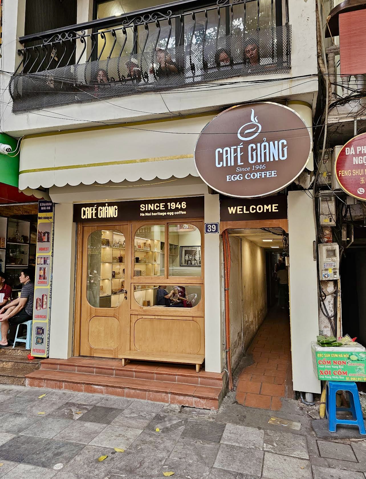 Hanói, Vietnã: 22 dicas do que ver e fazer em 2026 20 O lendário egg coffee no Café Giảng