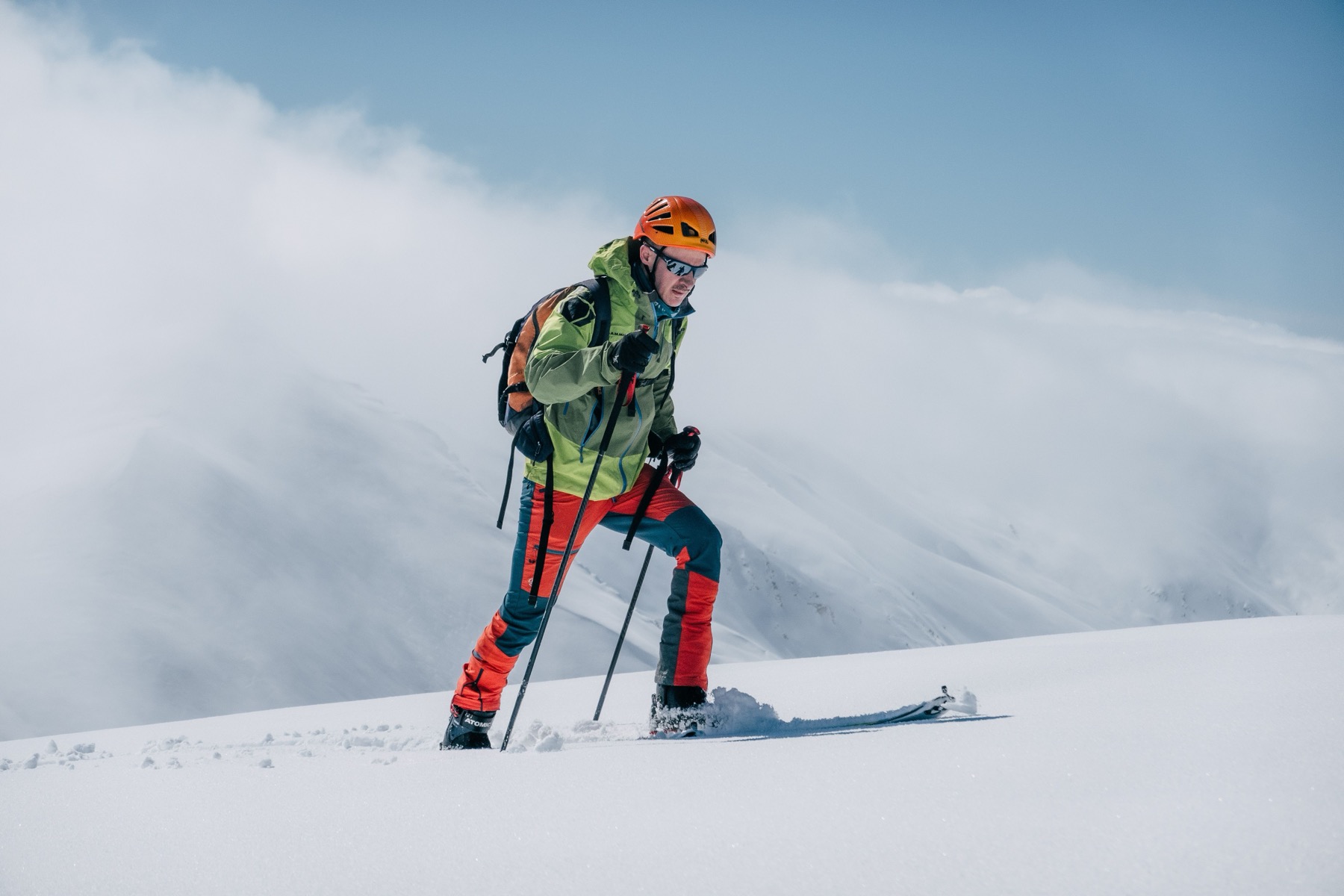 Skialp pro začátečníky: výbava, laviny a první túry 7 Skialpové lyže se stoupacími pásy