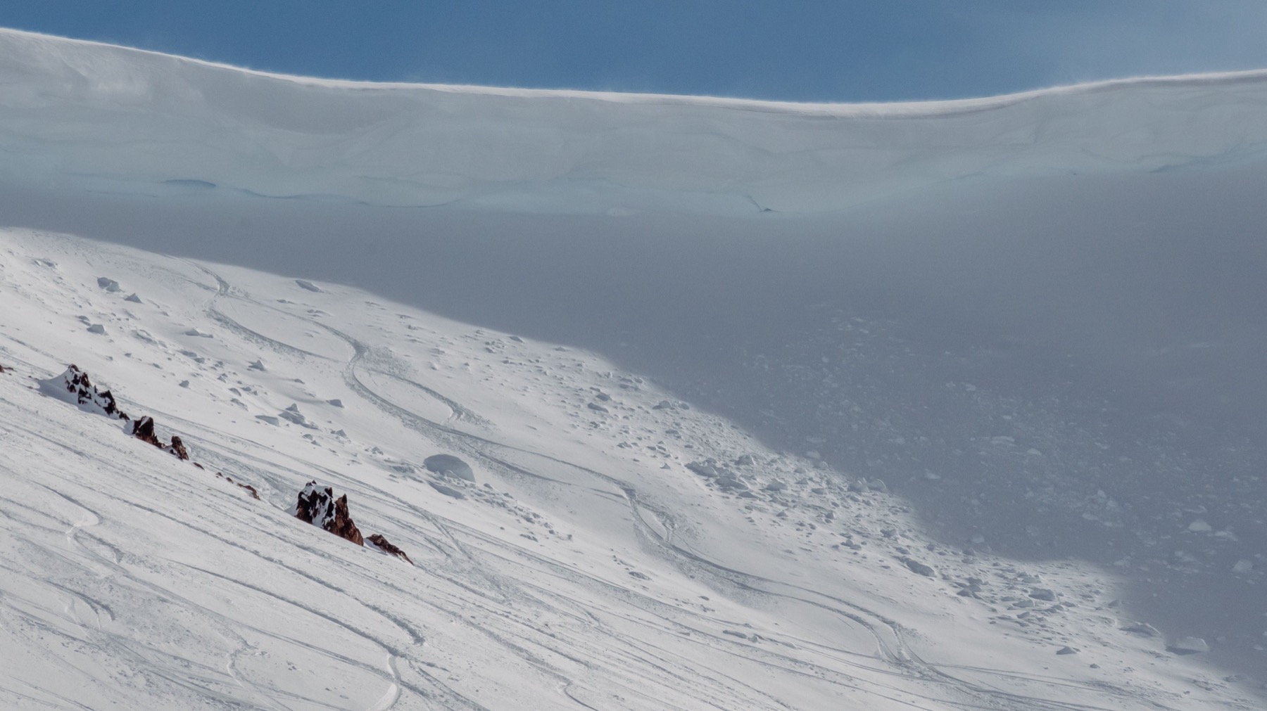 Skialp pro začátečníky: výbava, laviny a první túry 9 Svah s odtrhovou hranou laviny