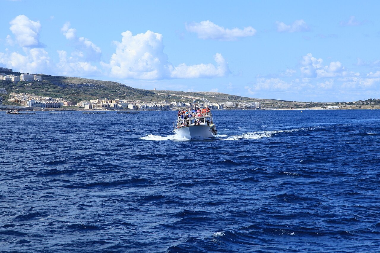 Malta Wetter: Beste Reisezeit fürs Meer 2026 3 Boot auf dem Meer bei Mellieħa auf Malta