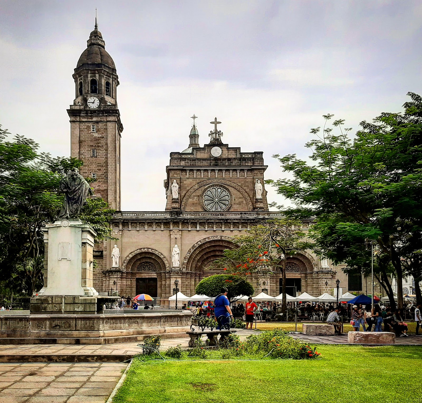 Manille, Philippines : 22 idées de visites et d’activités en 2026 5 La cathédrale de Manille et Plaza Roma