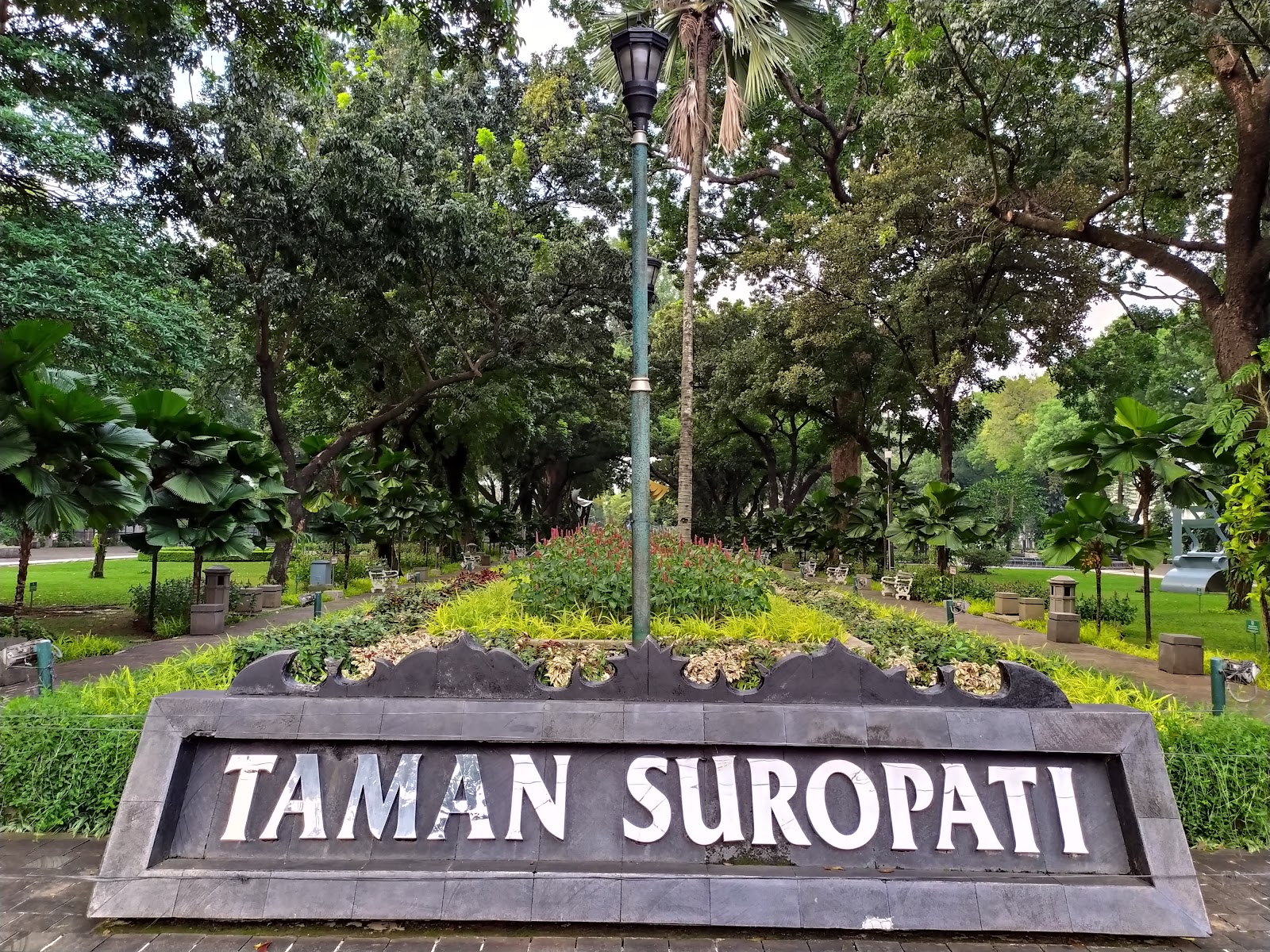 Jakarta, Indonesien: 22 Tipps, was du 2026 sehen und erleben kannst 15 Menteng: Taman Suropati, Obamas Schule und Jalan Surabaya