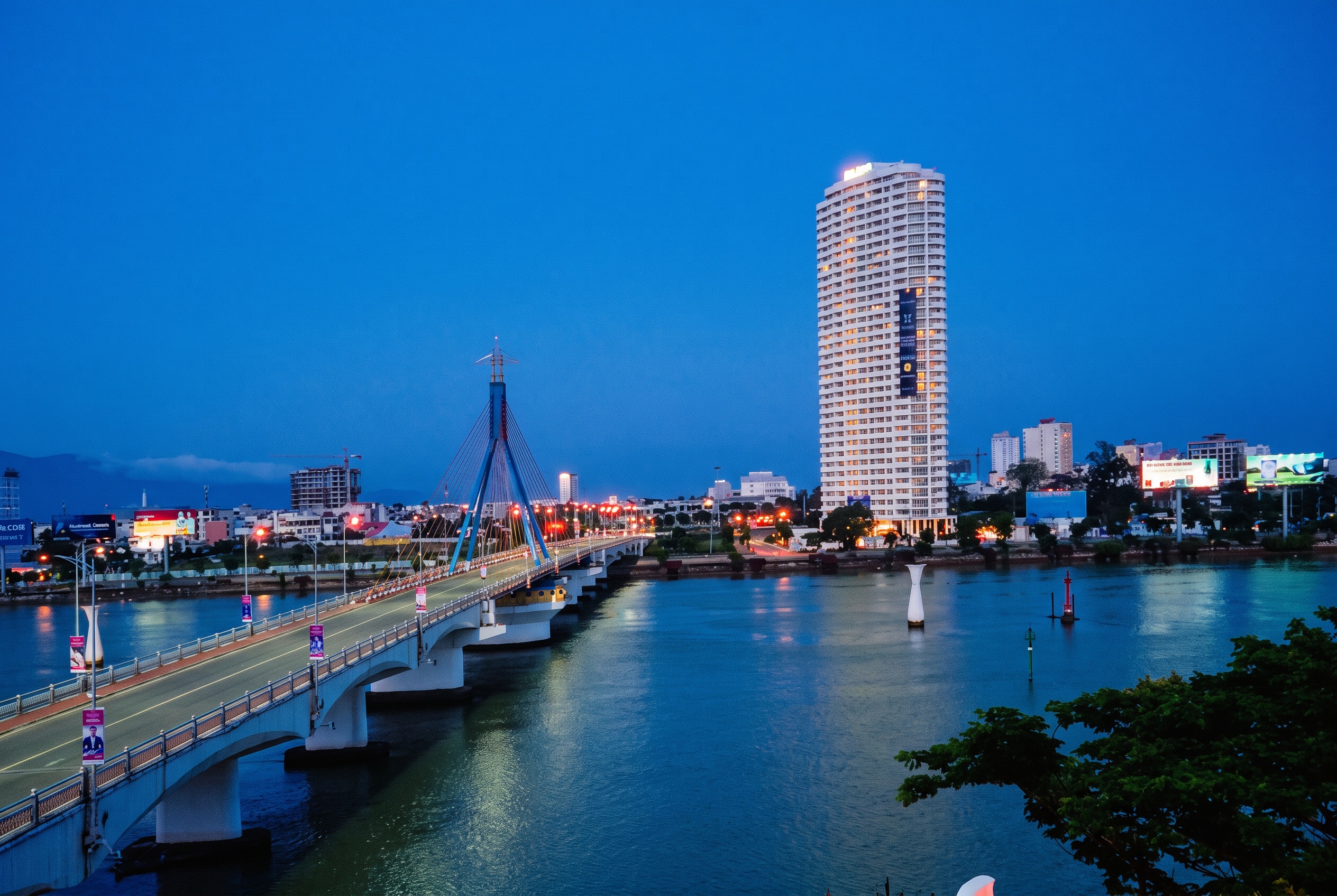 Da Nang, Vietnam: 22 consejos sobre qué ver y hacer en 2026 17 Puentes en circuito: el giratorio Cau Song Han, Thuan Phuoc y Tran Thi Ly