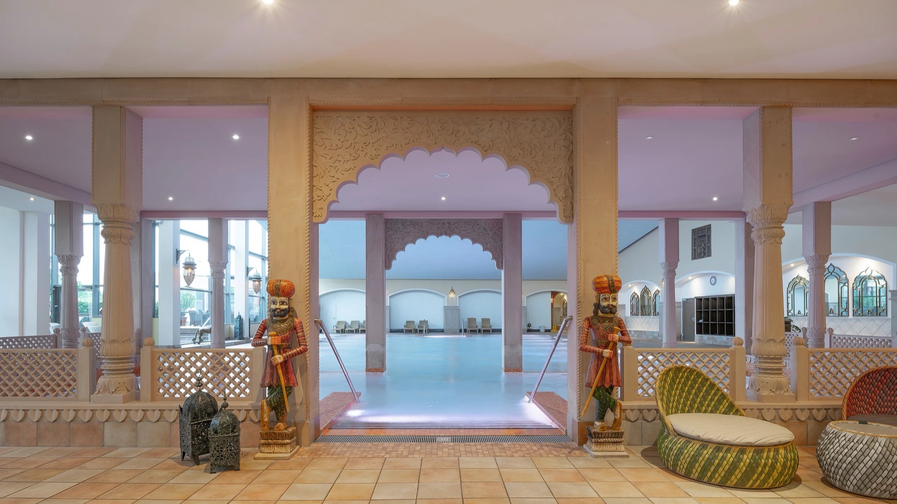 Termas en Alemania: 51 mejores balnearios en 2026 3 Piscina interior de estilo oriental en el mundo de saunas de Mediterana
