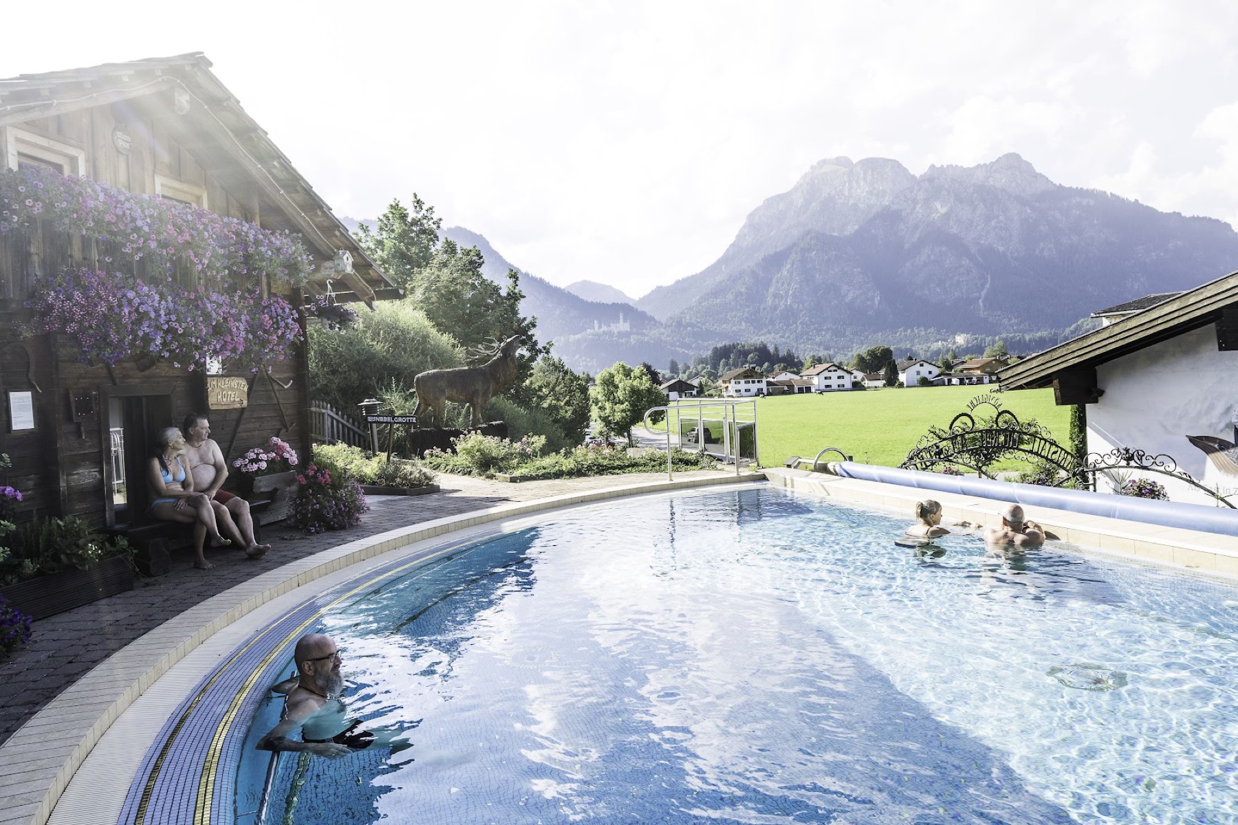 Termas en Alemania: 51 mejores balnearios en 2026 12 Piscina exterior de Königliche Kristall-Therme en Schwangau con vistas a los Alpes