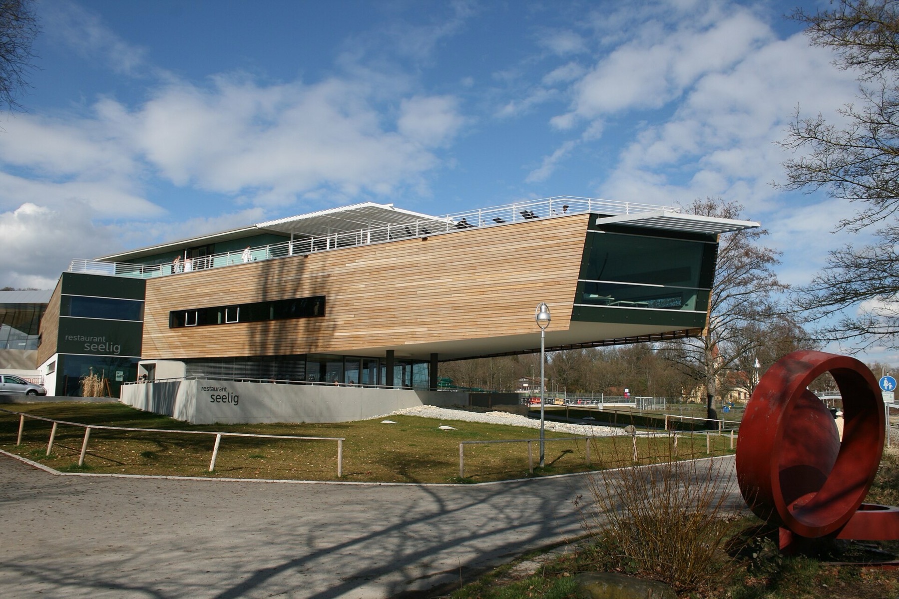 Termas en Alemania: 51 mejores balnearios en 2026 25 Bodensee-Therme Konstanz con restaurante sobre la orilla del lago de Constanza