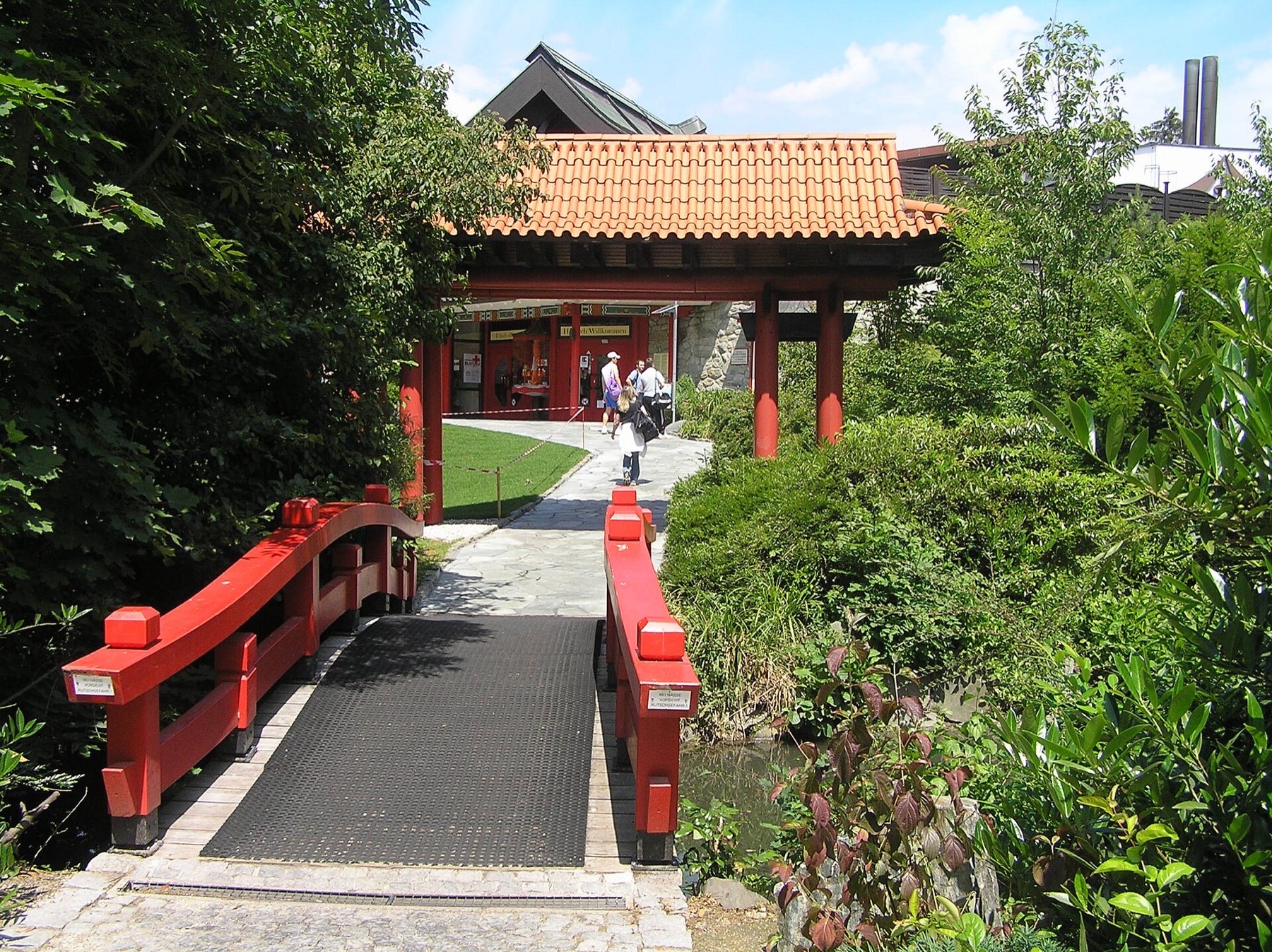 Termas en Alemania: 51 mejores balnearios en 2026 43 Taunus-Therme (Bad Homburg): entrada a las termas con pasarela