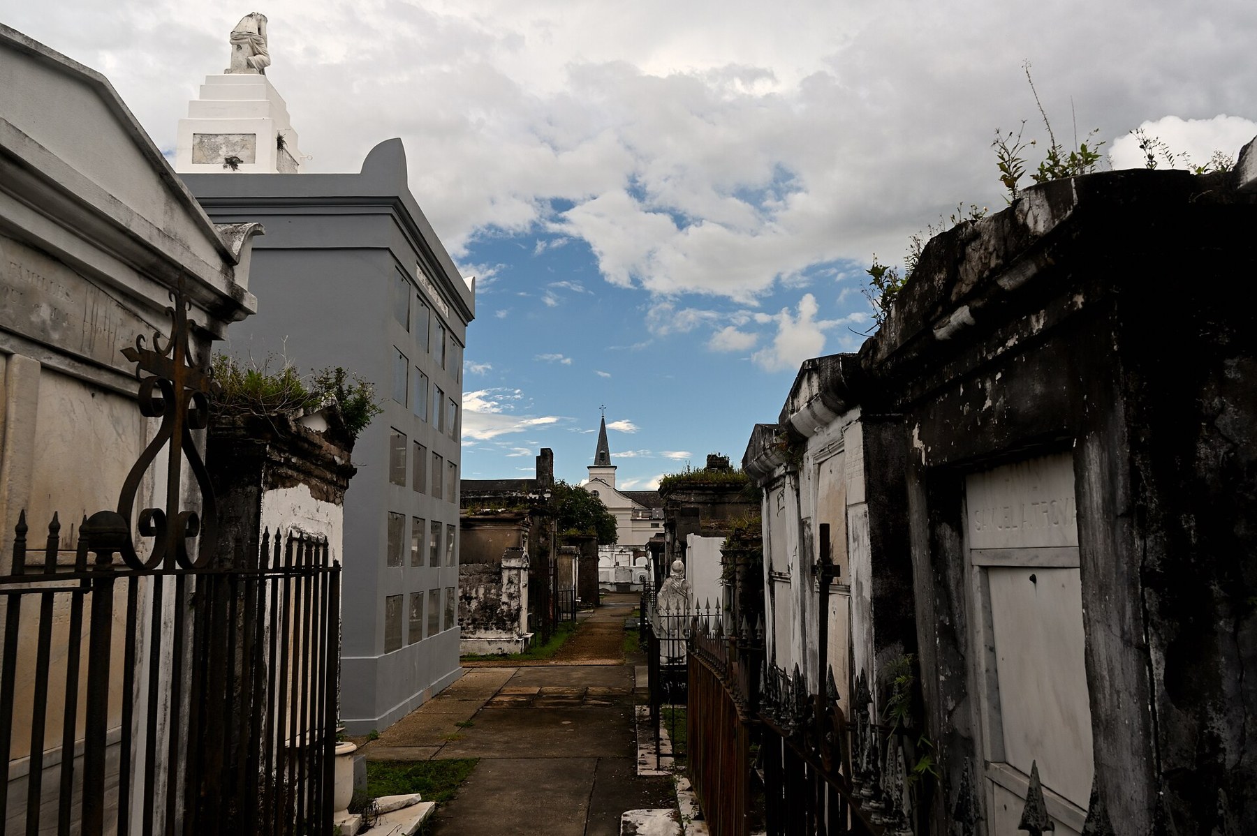 Things to Do in New Orleans: 18 Must-See Spots 10 Lane between above-ground tombs at St. Louis Cemetery No. 1