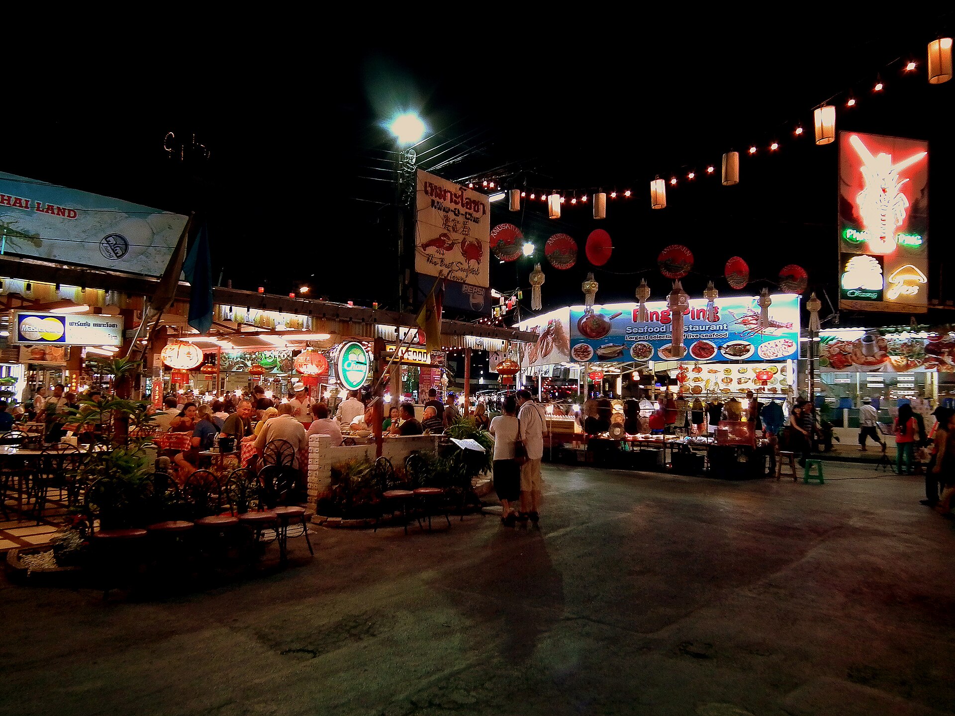 Chiang Mai, Thailand: 21 Tipps, was du 2026 sehen und unternehmen kannst 2 Nachtmarkt Night Bazaar in Chiang Mai