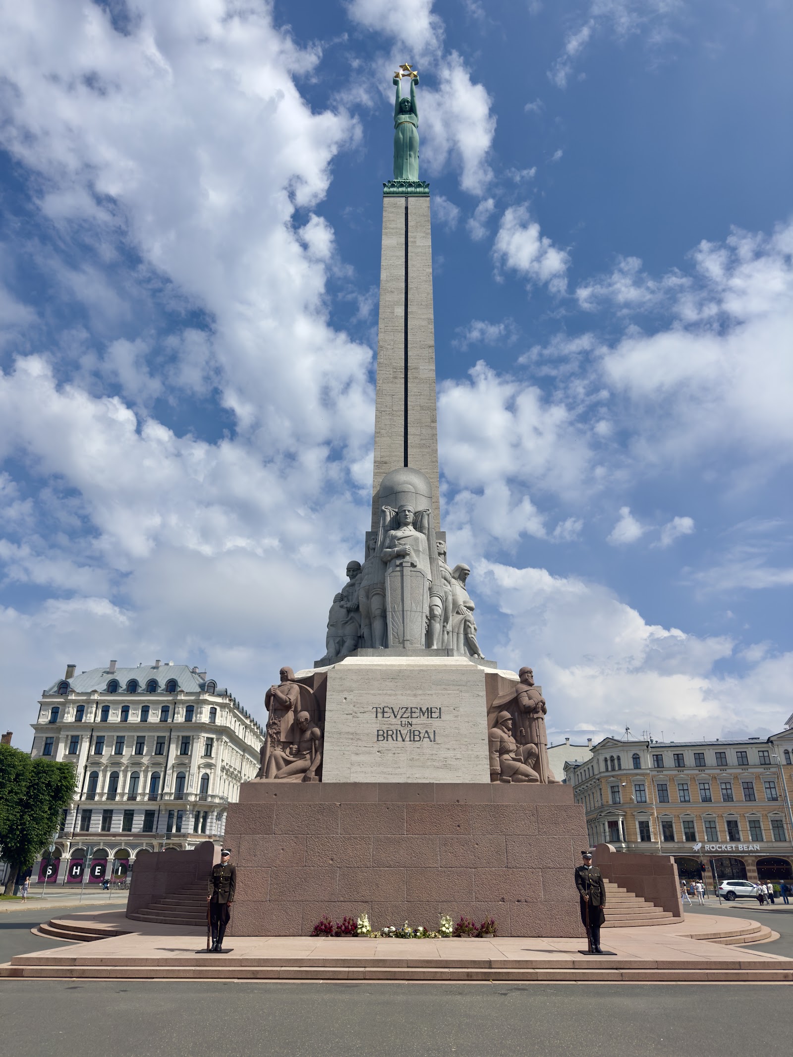 Riga: 20 Tipps, was du 2026 sehen und unternehmen kannst 8 Freiheitsdenkmal (The Freedom Monument)