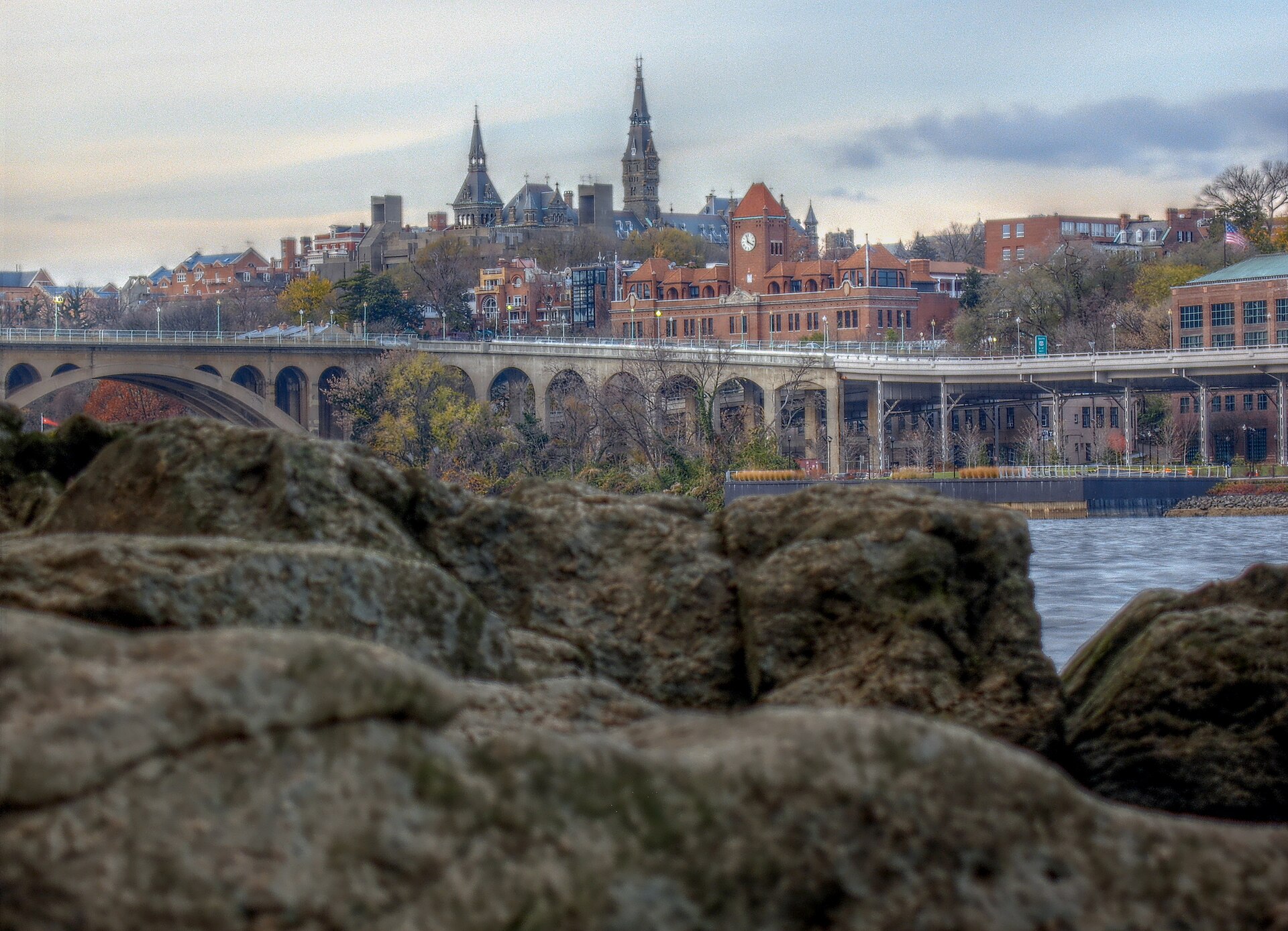 Wo übernachten in Washington: 18 Hotels und Viertel im Jahr 2026 1 Panorama von Georgetown über dem Potomac River