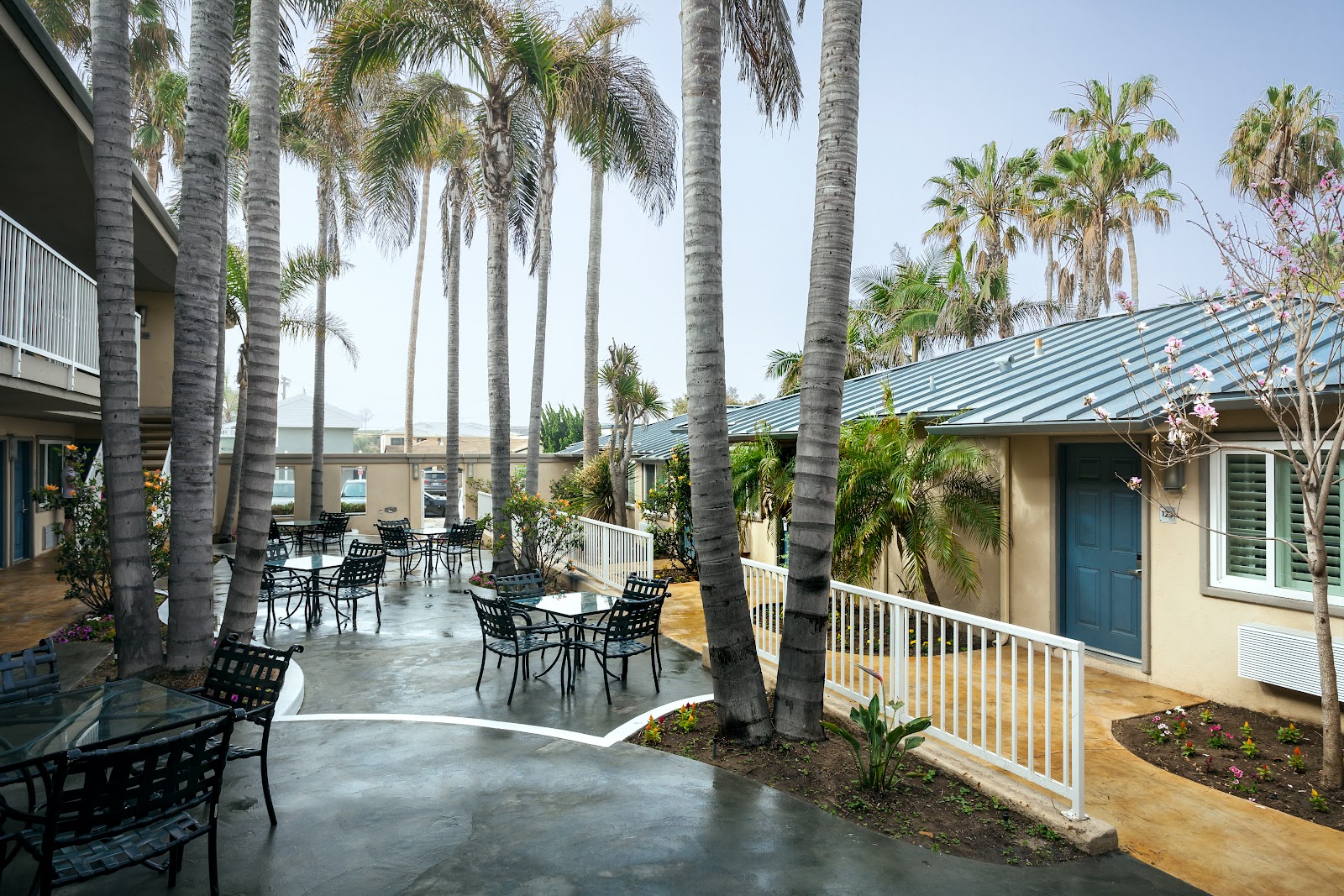 Where to Stay in San Diego: 18 Hotels & Districts in 2026 17 PB Surf Beachside Inn Hotel (Warning)