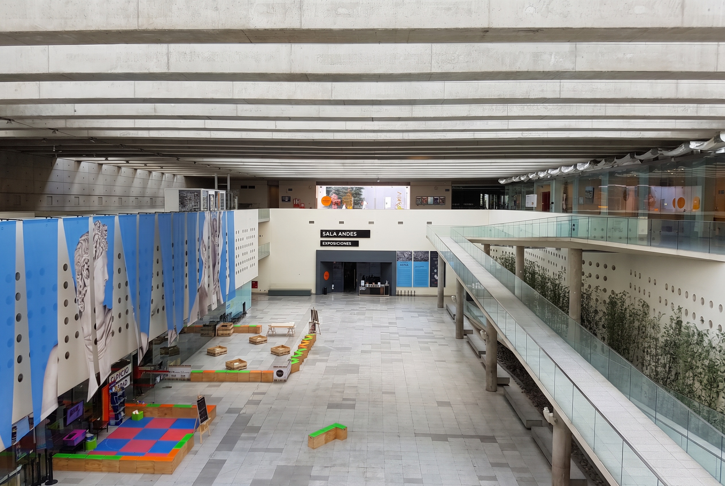 Santiago de Chile: 22 consejos sobre qué ver y hacer en 2026 6 Centro cultural subterráneo Centro Cultural La Moneda