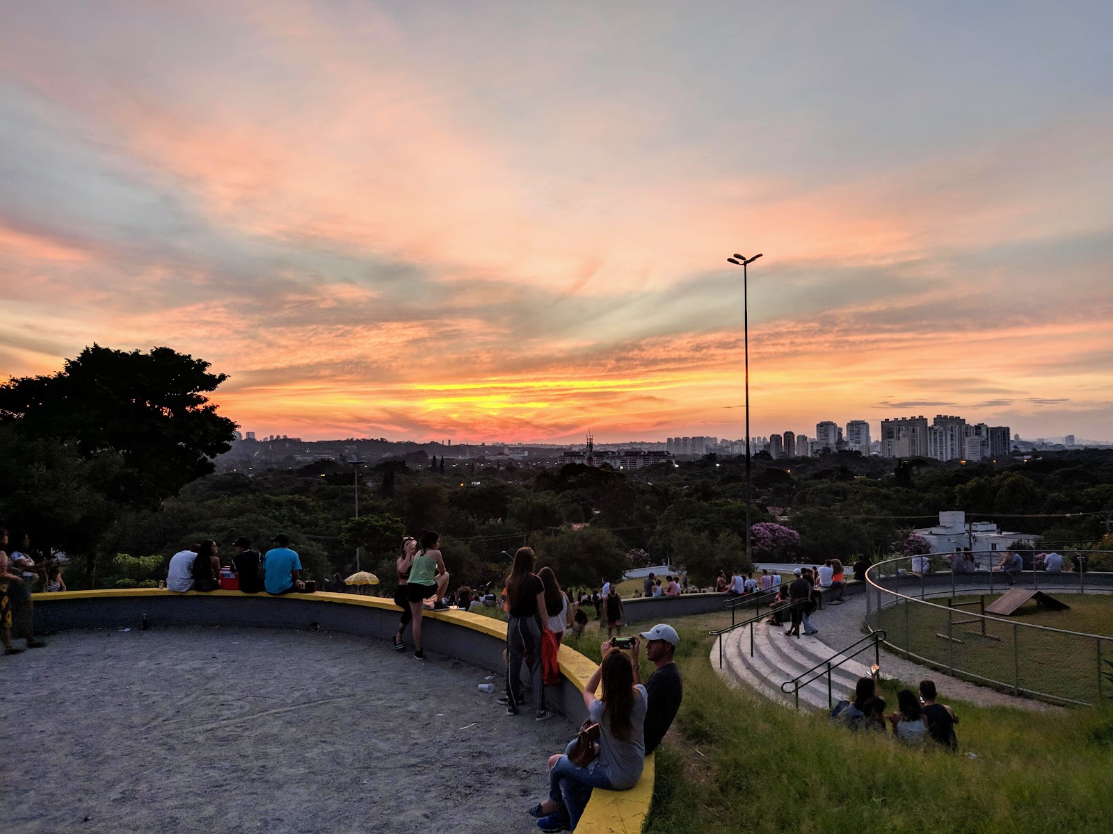 São Paulo, Brasilia: 20 parasta nähtävyyttä ja turvallisuusvinkit 2026 12 Praça Pôr do Sol
