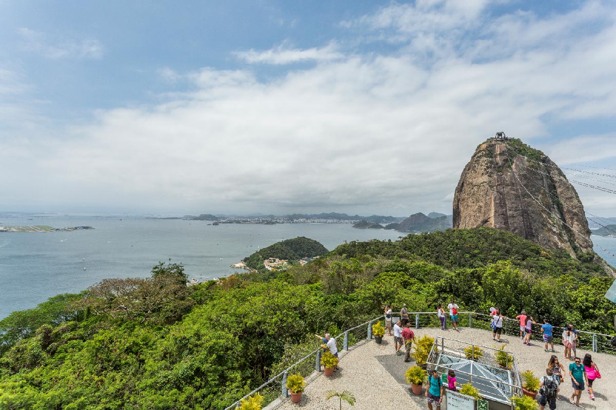 Rio de Janeiro, Brazília: 22 tipp, mit érdemes látni és csinálni 2026-ban 24 A Praia Vermelha strand a Cukorsüveg-hegy alatt
