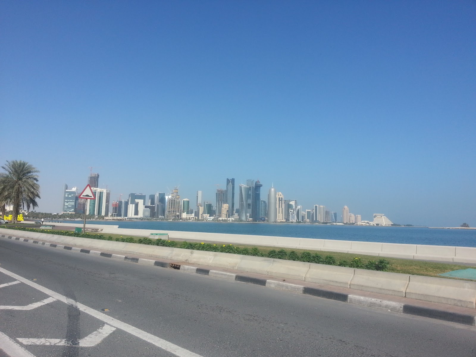 Doha, Katar: 20 Tipps, was du 2026 sehen und erleben kannst 6 Spaziergang entlang der Doha Corniche und Dhau-Fahrt