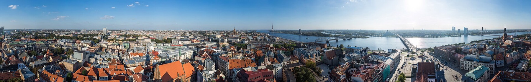 Riga: 20 Tipps, was du 2026 sehen und unternehmen kannst 1 Panorama der Altstadt in Riga