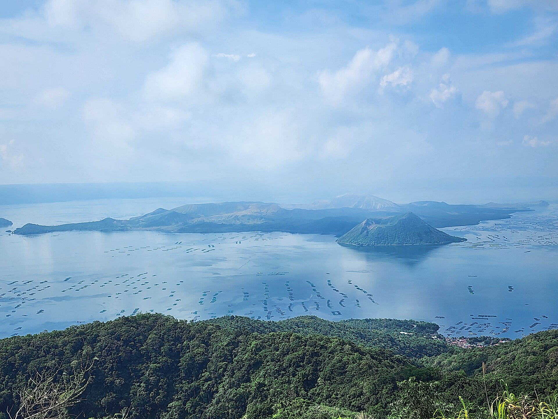Manille, Philippines : 22 idées de visites et d’activités en 2026 21 Volcan Taal vu depuis un belvédère à Tagaytay