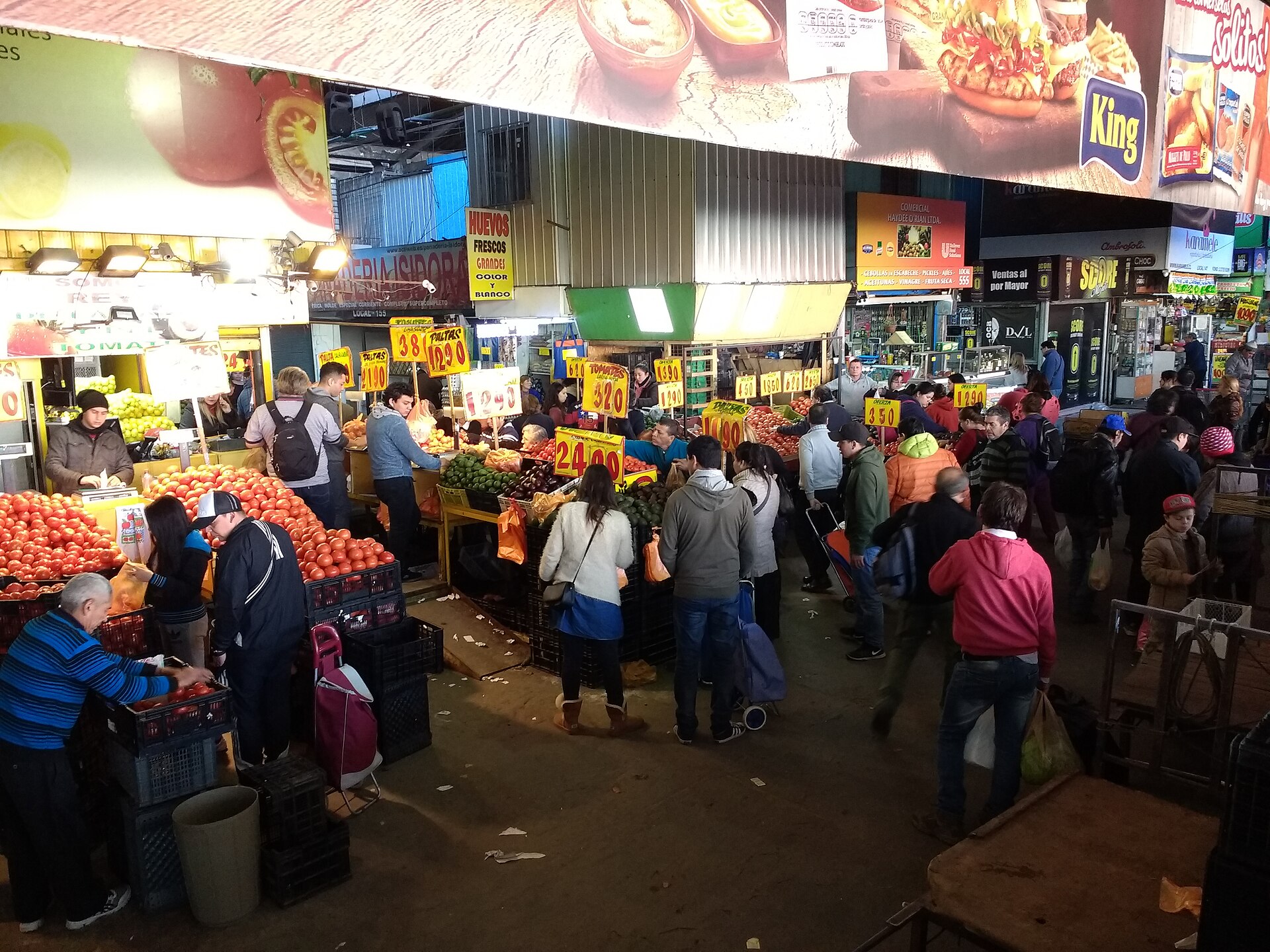 Santiago de Chile: 22 consejos sobre qué ver y hacer en 2026 9 Puestos de frutas y verduras en el mercado La Vega Central
