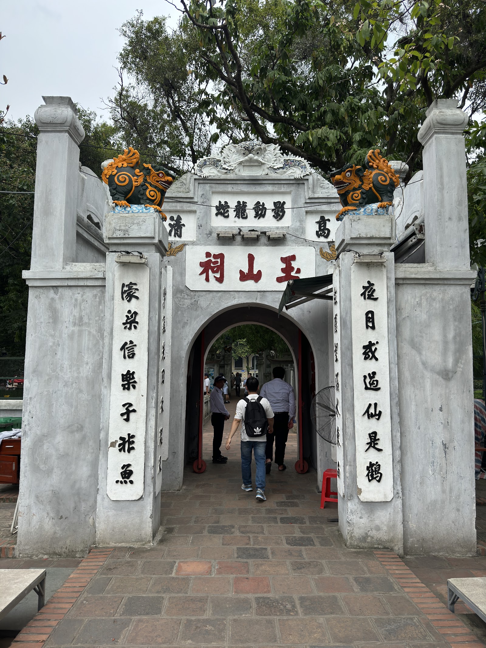 Hanói, Vietnã: 22 dicas do que ver e fazer em 2026 3 Templo Ngoc Son e a ponte Huc no lago Hoan Kiem