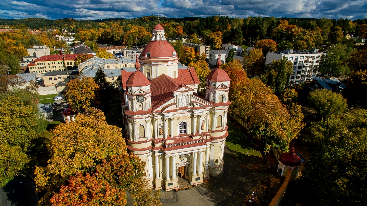 Vilnius, Litauen: 22 Tipps, was du 2026 sehen und unternehmen kannst 8 Kirche der Heiligen Peter und Paul in Antakalnis