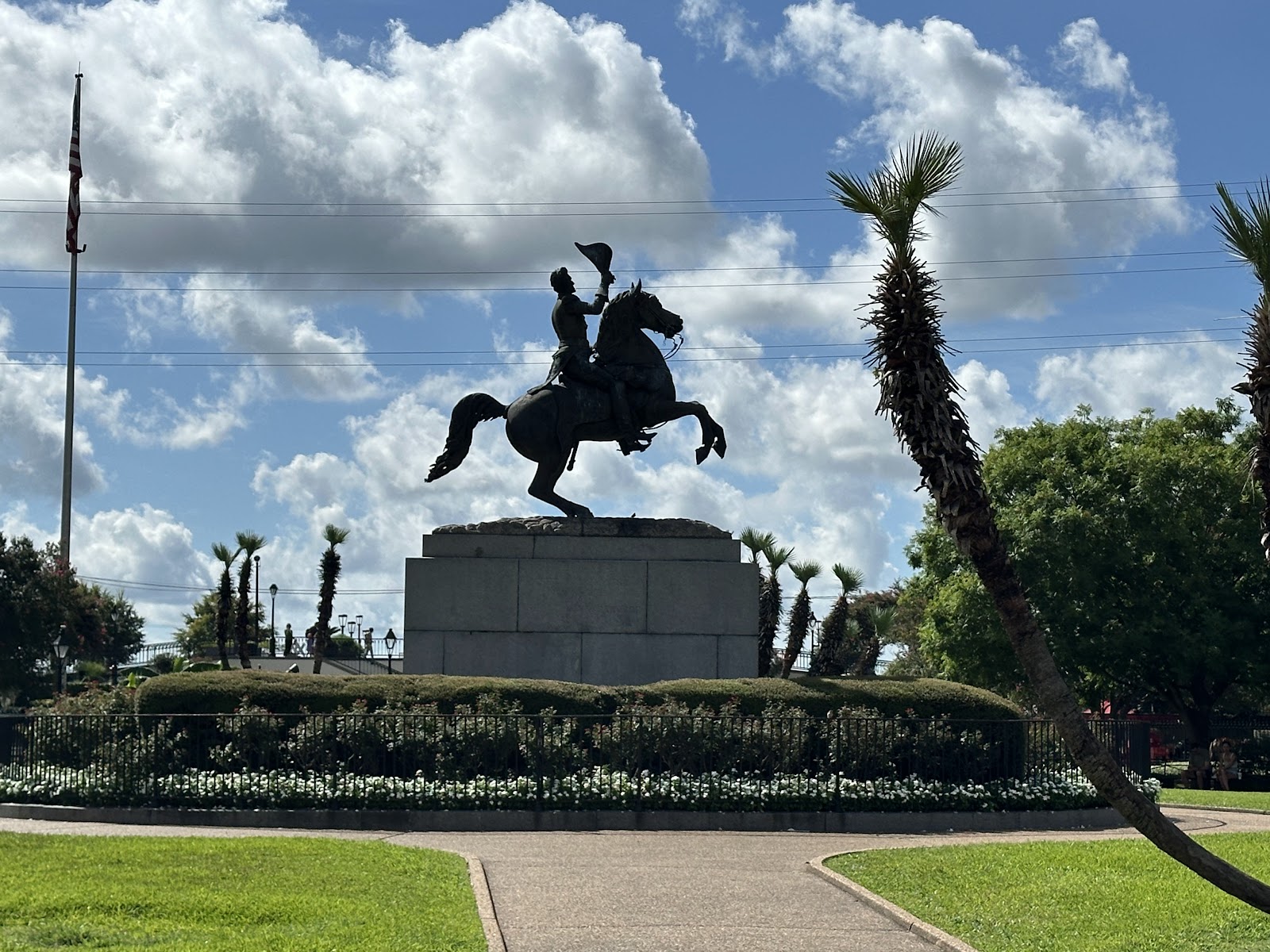 Dónde alojarse en Nueva Orleans: 18 hoteles y barrios en 2026 1 Jackson Square con la catedral de San Luis en el French Quarter