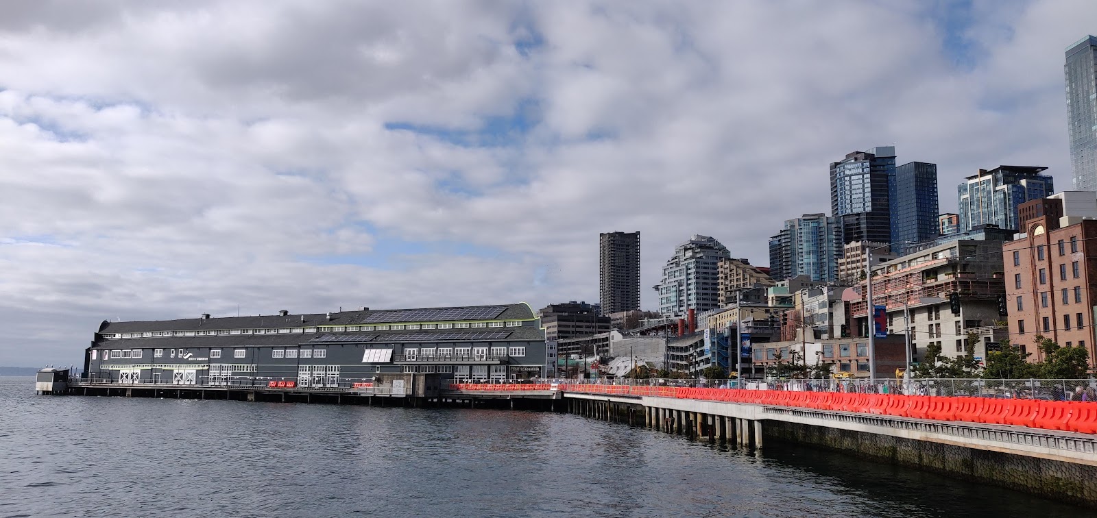 Wo übernachten in Seattle: 18 Tipps für die besten Hotels und sichere Viertel 2026 1 Seattles Waterfront am Pike Place Market, das beliebteste Viertel für Unterkünfte