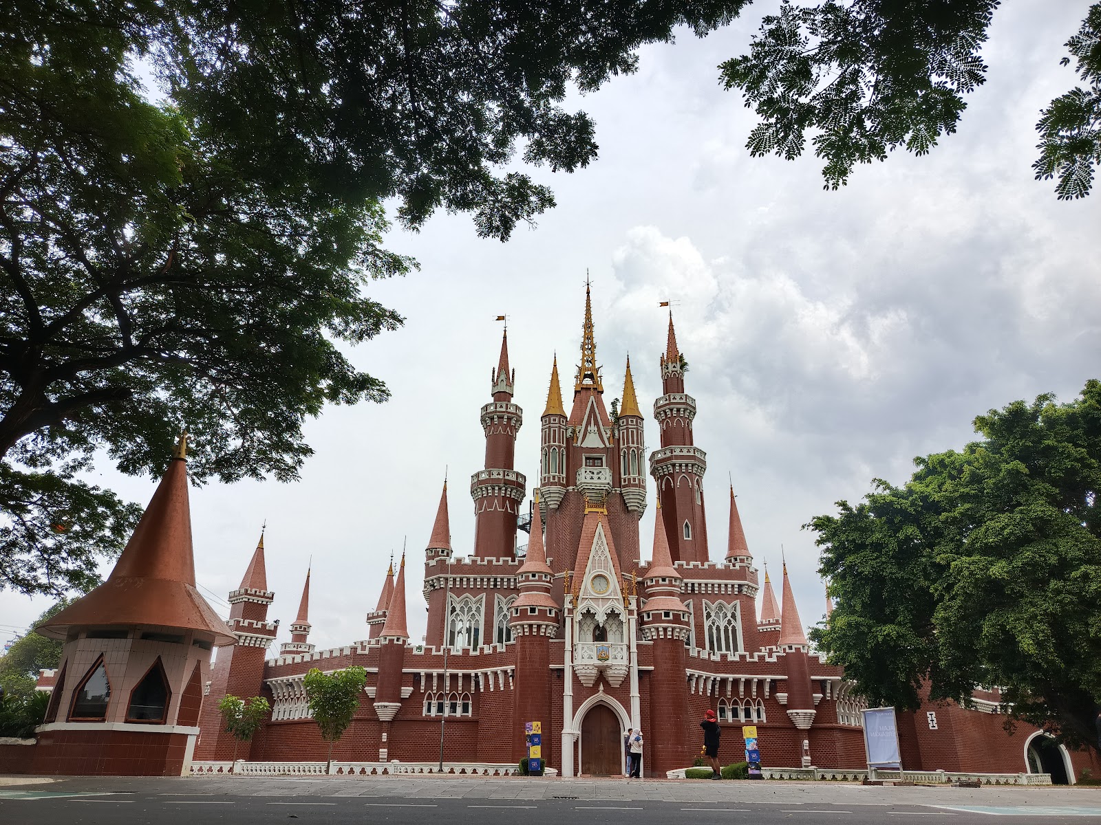 Jakarta, Indonesien: 22 Tipps, was du 2026 sehen und erleben kannst 21 Taman Mini Indonesia Indah (TMII)
