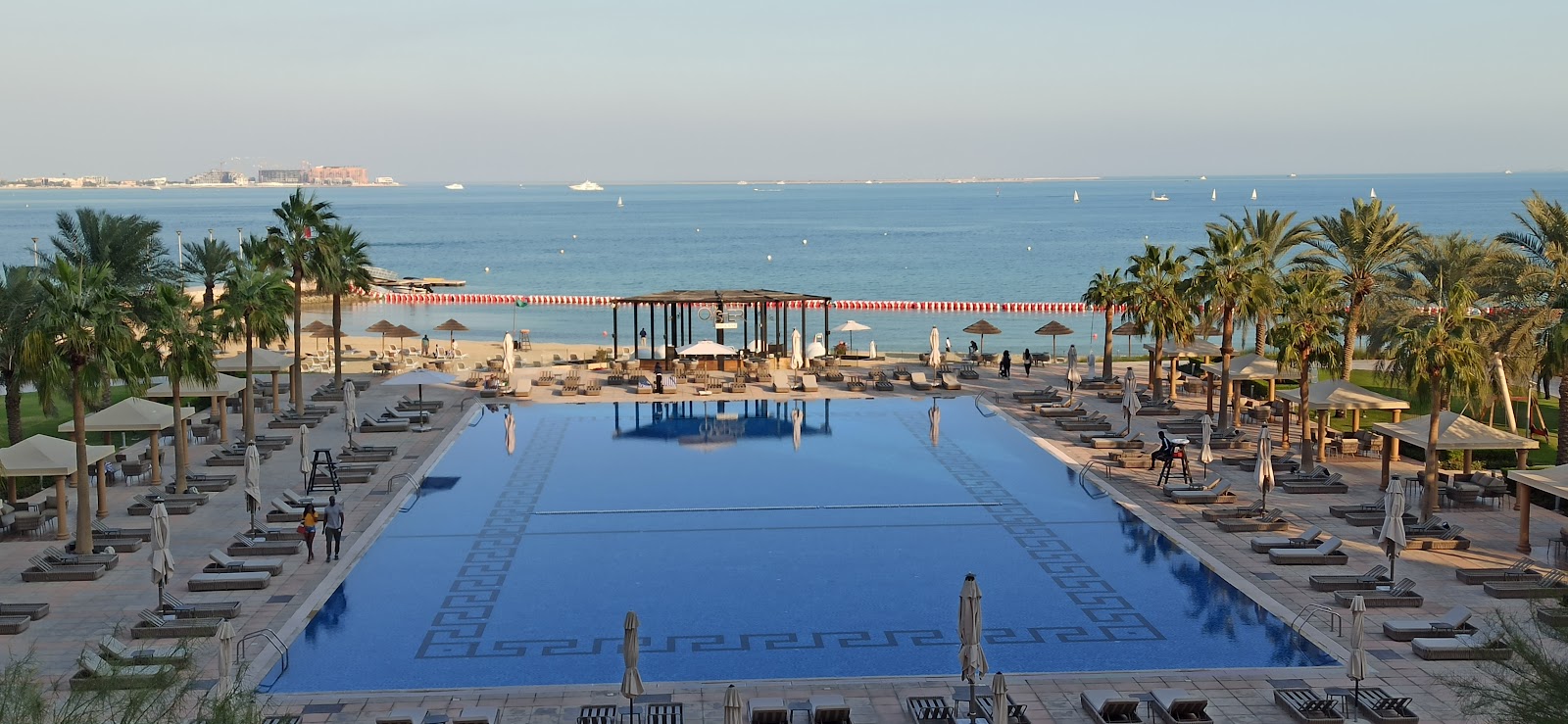 Parhaat hotellit Dohassa: 18 vinkkiä majoitukseen vuonna 2026 4 Hotelli The St. Regis Doha