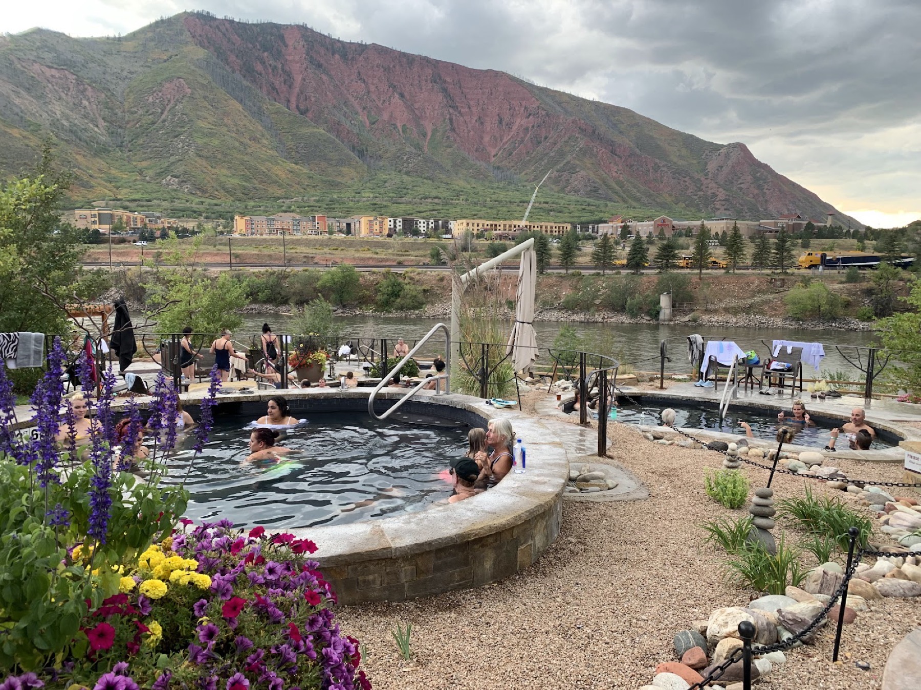 Heiße Quellen USA: 37 Tipps nach Bundesstaat in 2026 12 Iron Mountain Hot Springs (Glenwood Springs, Colorado)