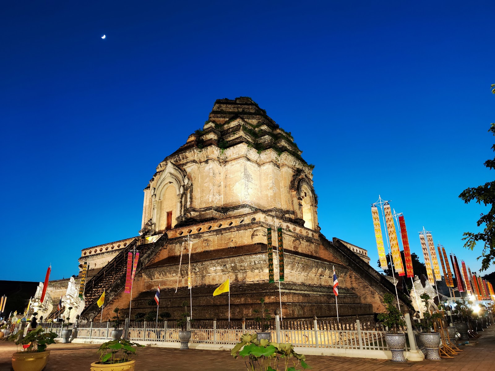 Chiang Mai, Thailand: 21 Tipps, was du 2026 sehen und unternehmen kannst 5 Wat Chedi Luang