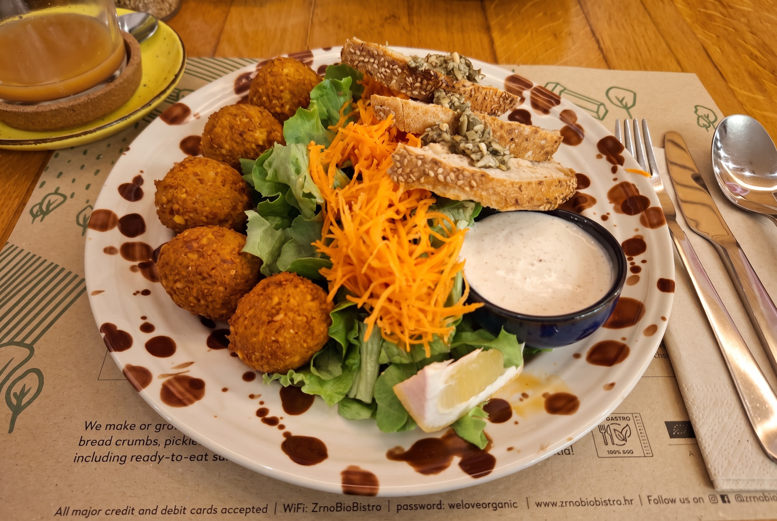 Zagreb, Croacia: 20 consejos sobre qué ver y hacer en 2026 22 Plato vegetariano en Zrno bio bistro en Zagreb