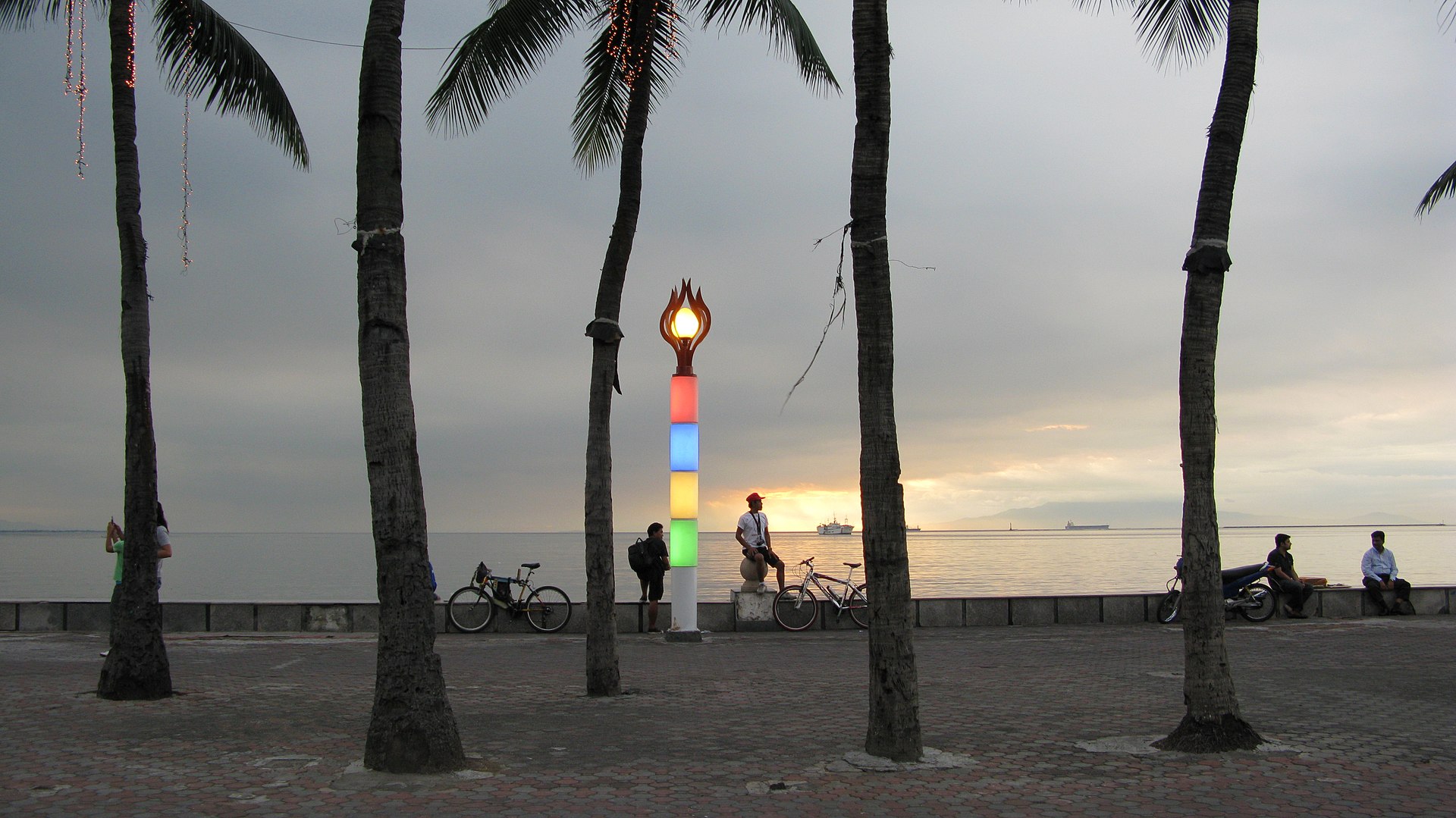 Manille, Philippines : 22 idées de visites et d’activités en 2026 1 Coucher de soleil sur le Manila Baywalk