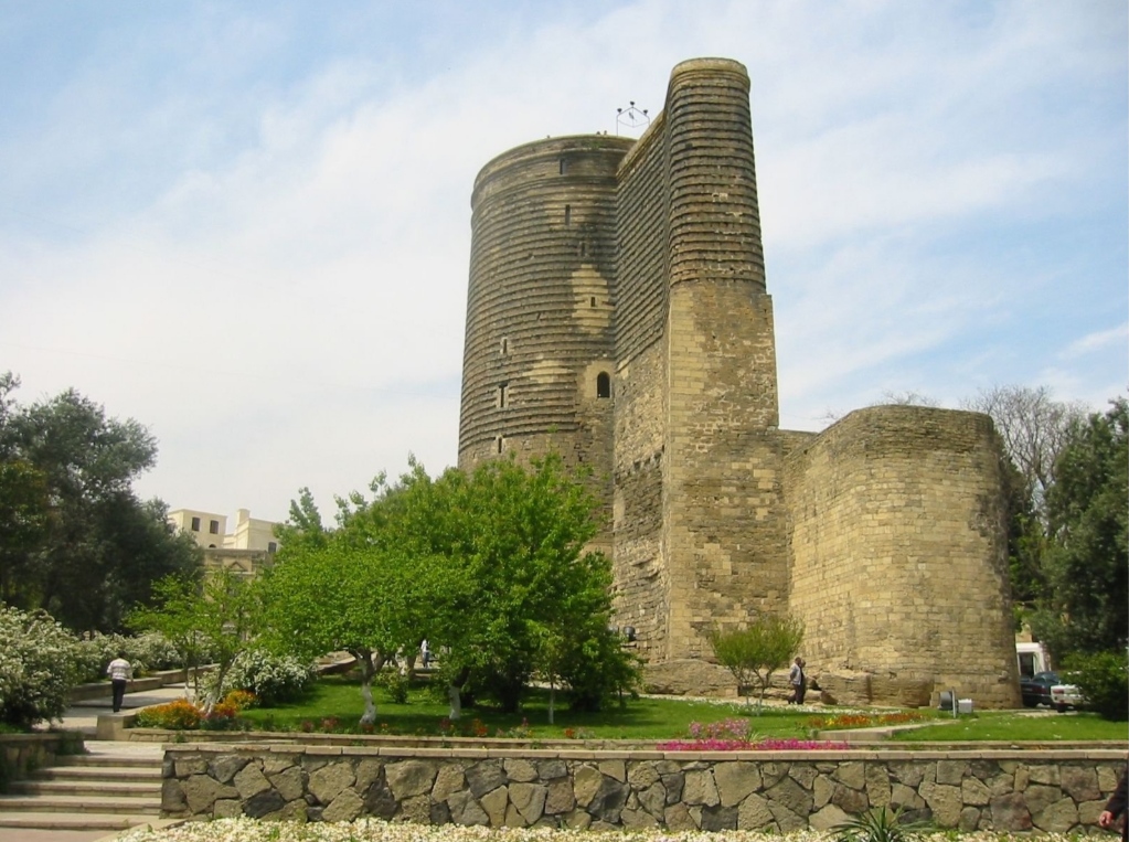 Baku, Aserbaidschan: 22 Tipps, was man sehen und unternehmen kann 2026 3 Jungfrauenturm (Qız Qalası) in der Altstadt von Baku