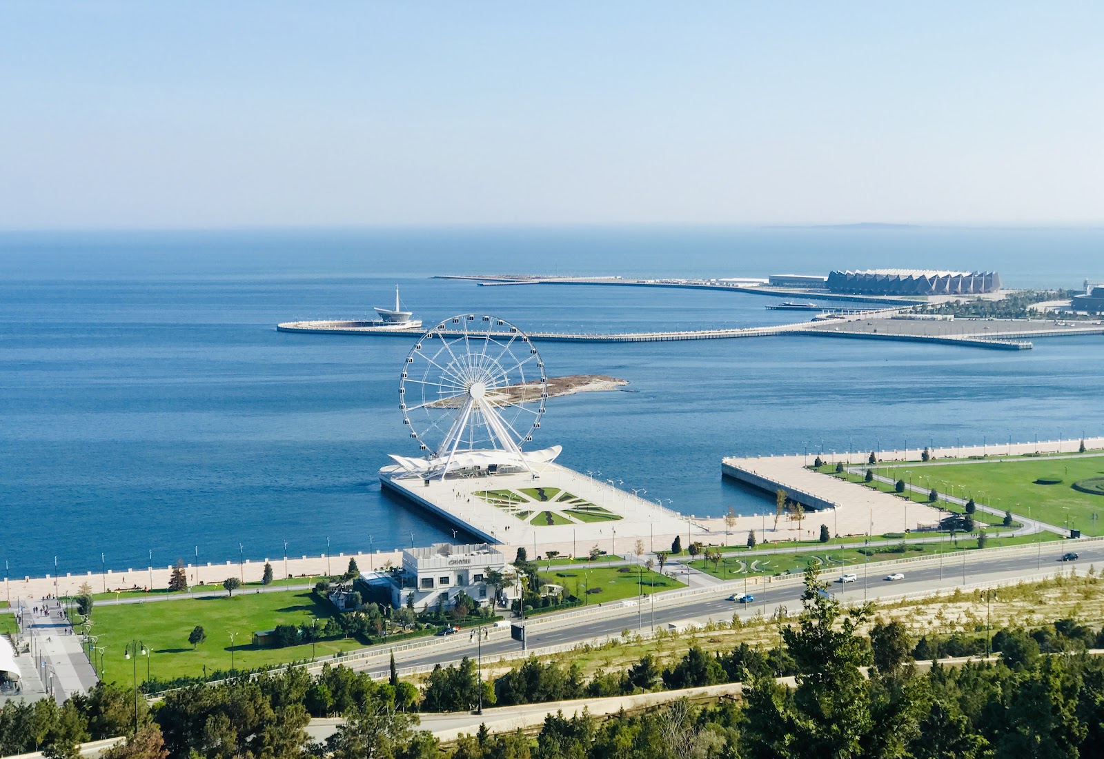 Baku, Aserbaidschan: 22 Tipps, was man sehen und unternehmen kann 2026 6 Aussicht vom Highland Park auf die Bucht in Baku
