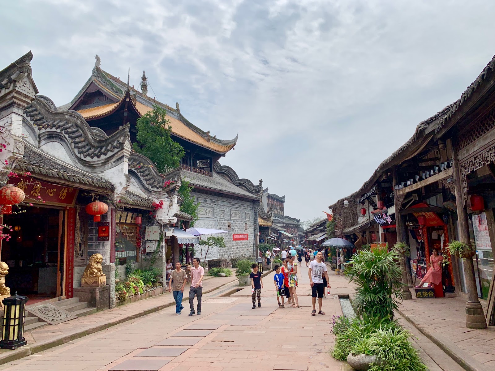 Chengdu, Chiny: 22 porady, co zobaczyć i robić w 2026 roku 22 Ulica starego miasteczka Luodai