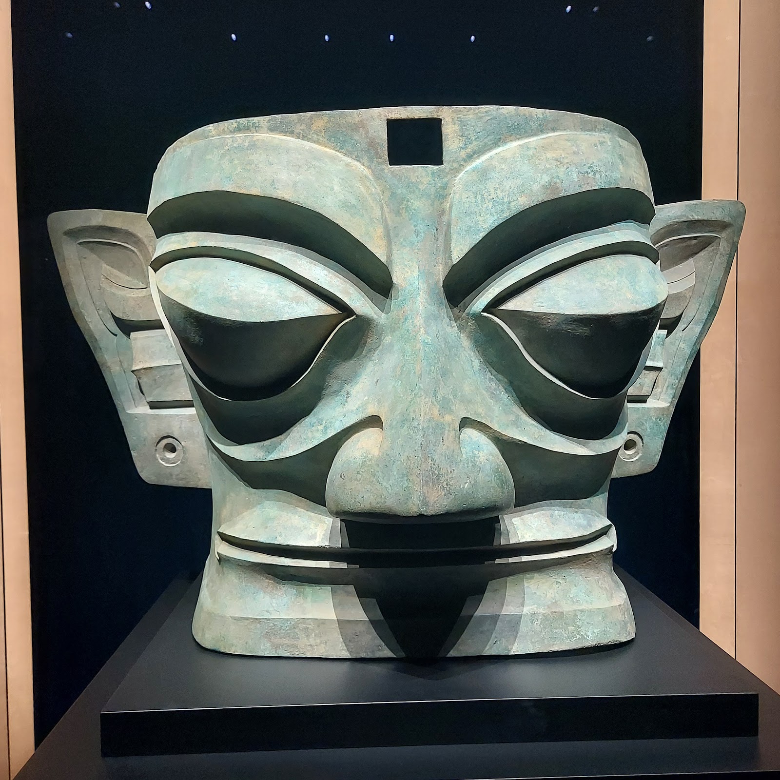 Chengdu, Chiny: 22 porady, co zobaczyć i robić w 2026 roku 21 Brązowa maska w muzeum Sanxingdui