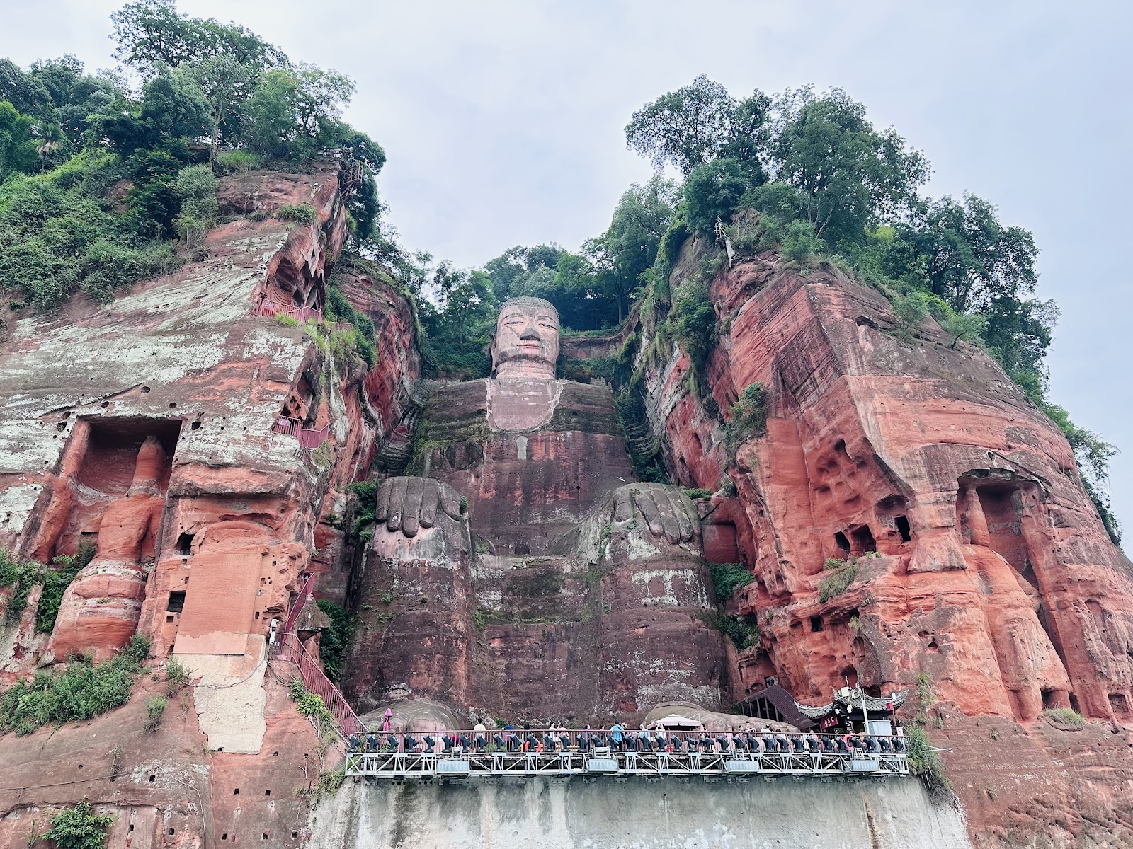 Chengdu, Chiny: 22 porady, co zobaczyć i robić w 2026 roku 17 Wielki Budda w Leshan w skale