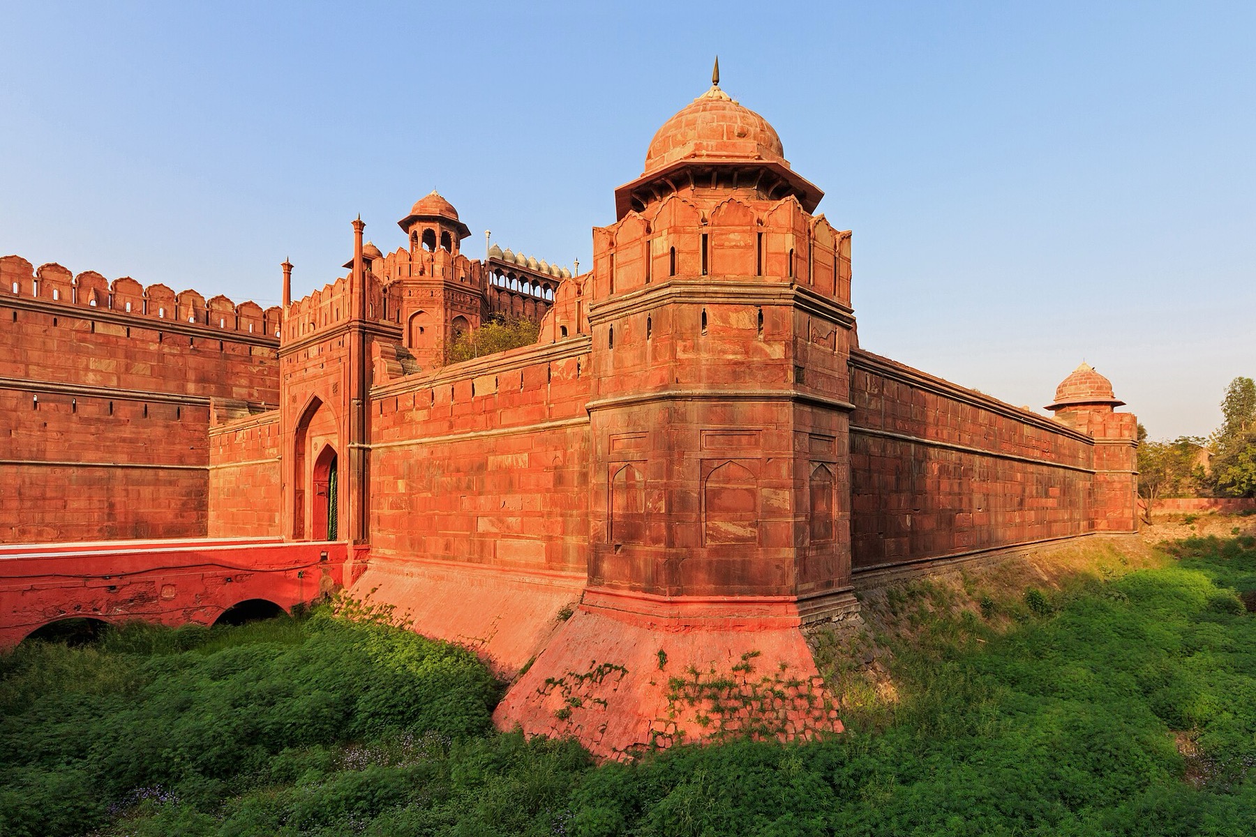 Delhi, India: 22 consejos sobre qué ver y hacer en 2026 5 Murallas del Fuerte Rojo de Delhi al atardecer