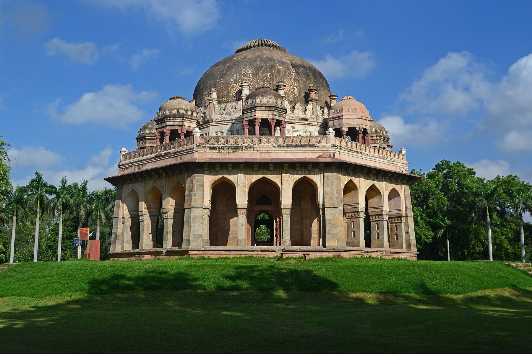Delhi, India: 22 consejos sobre qué ver y hacer en 2026 17 Tumba en el parque Lodhi Garden